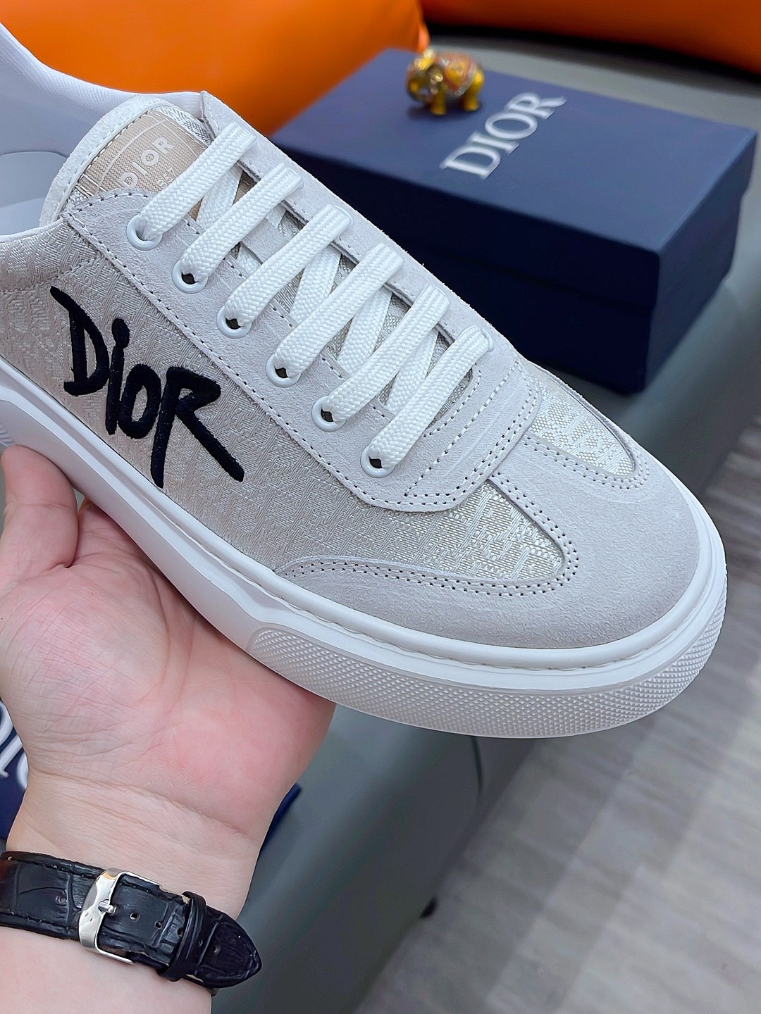 precio real actualizado silueta de moda Dior destaca la textura pesada. ¡Elaboradas en piel de vacun