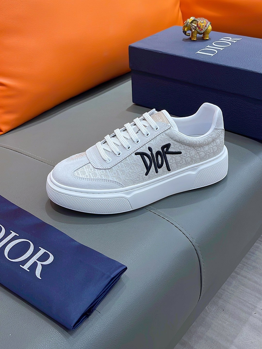precio real actualizado silueta de moda Dior destaca la textura pesada. ¡Elaboradas en piel de vacun