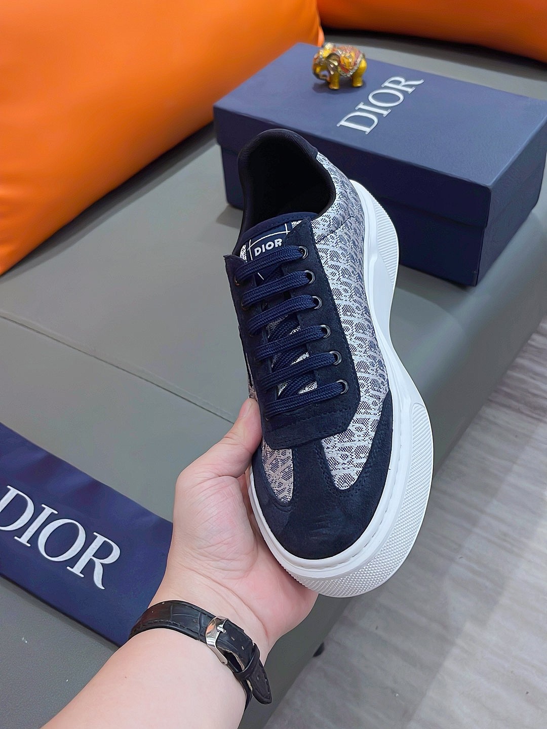 precio real actualizado silueta de moda Dior destaca la textura pesada. ¡Elaboradas en piel de vacun