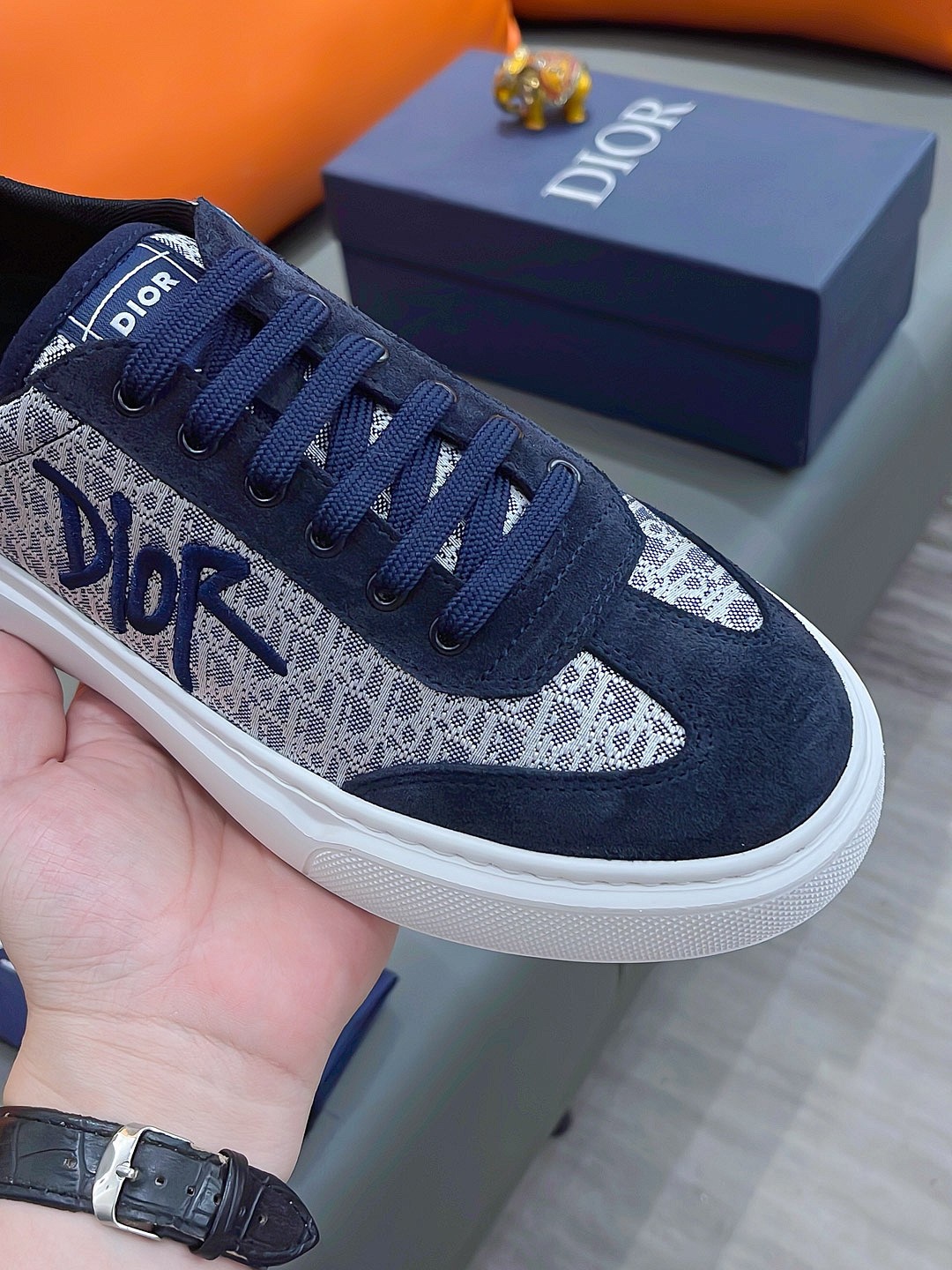 precio real actualizado silueta de moda Dior destaca la textura pesada. ¡Elaboradas en piel de vacun