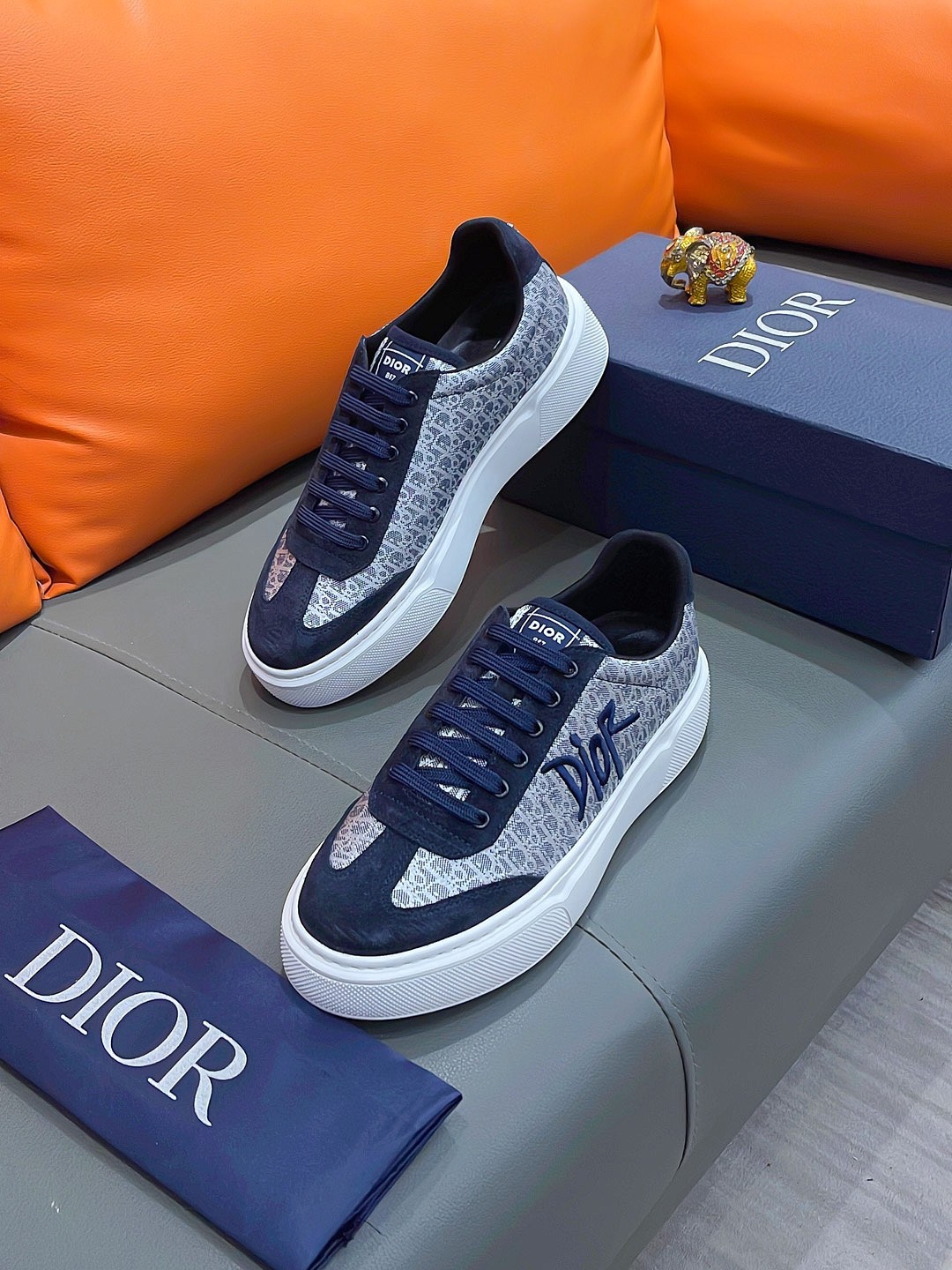 precio real actualizado silueta de moda Dior destaca la textura pesada. ¡Elaboradas en piel de vacun