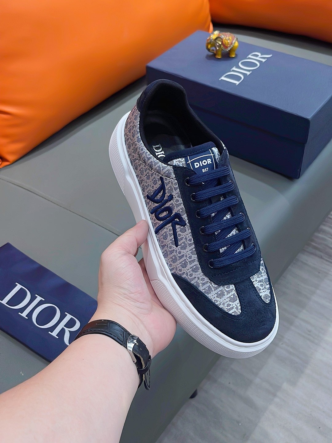 precio real actualizado silueta de moda Dior destaca la textura pesada. ¡Elaboradas en piel de vacun