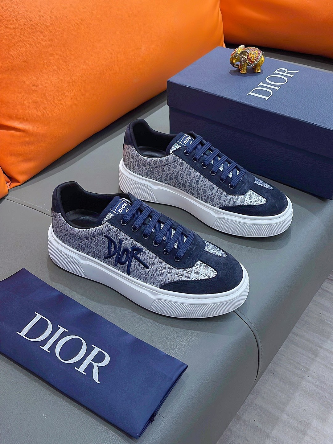 precio real actualizado silueta de moda Dior destaca la textura pesada. ¡Elaboradas en piel de vacun