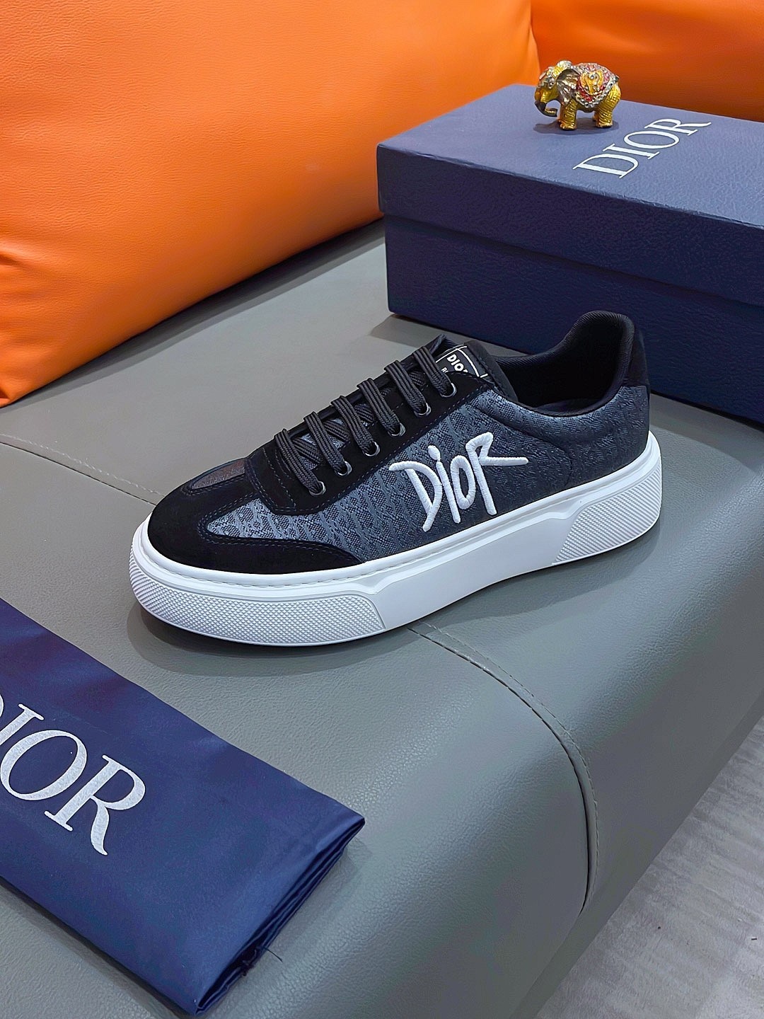 precio real actualizado silueta de moda Dior destaca la textura pesada. ¡Elaboradas en piel de vacun