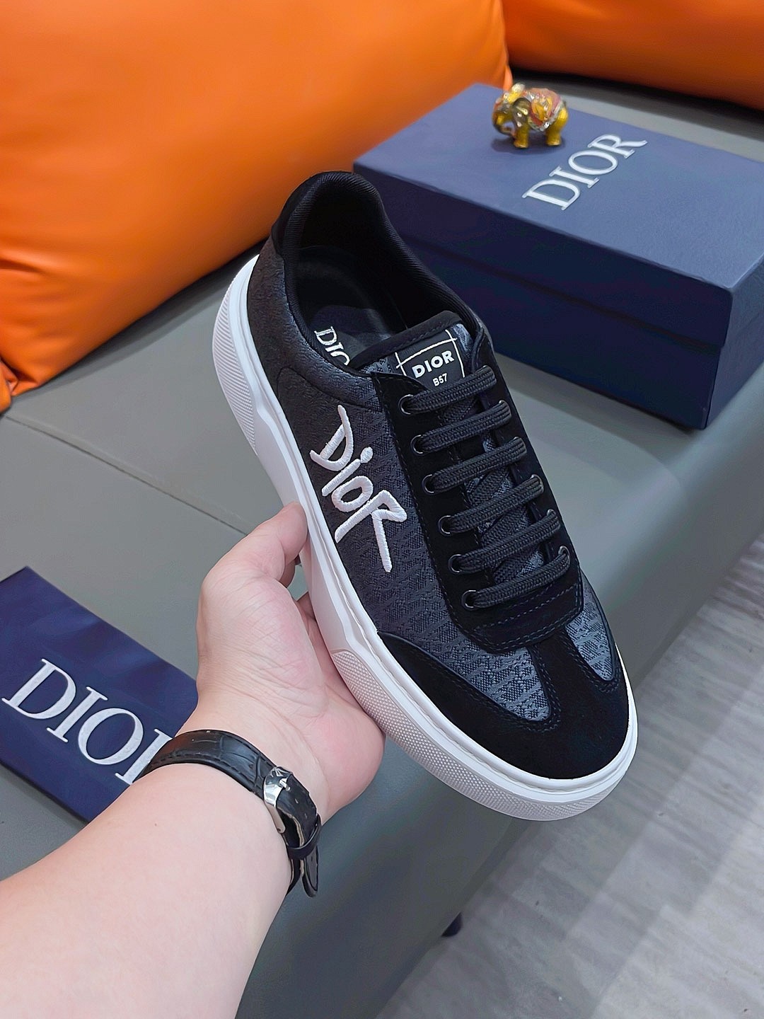 precio real actualizado silueta de moda Dior destaca la textura pesada. ¡Elaboradas en piel de vacun