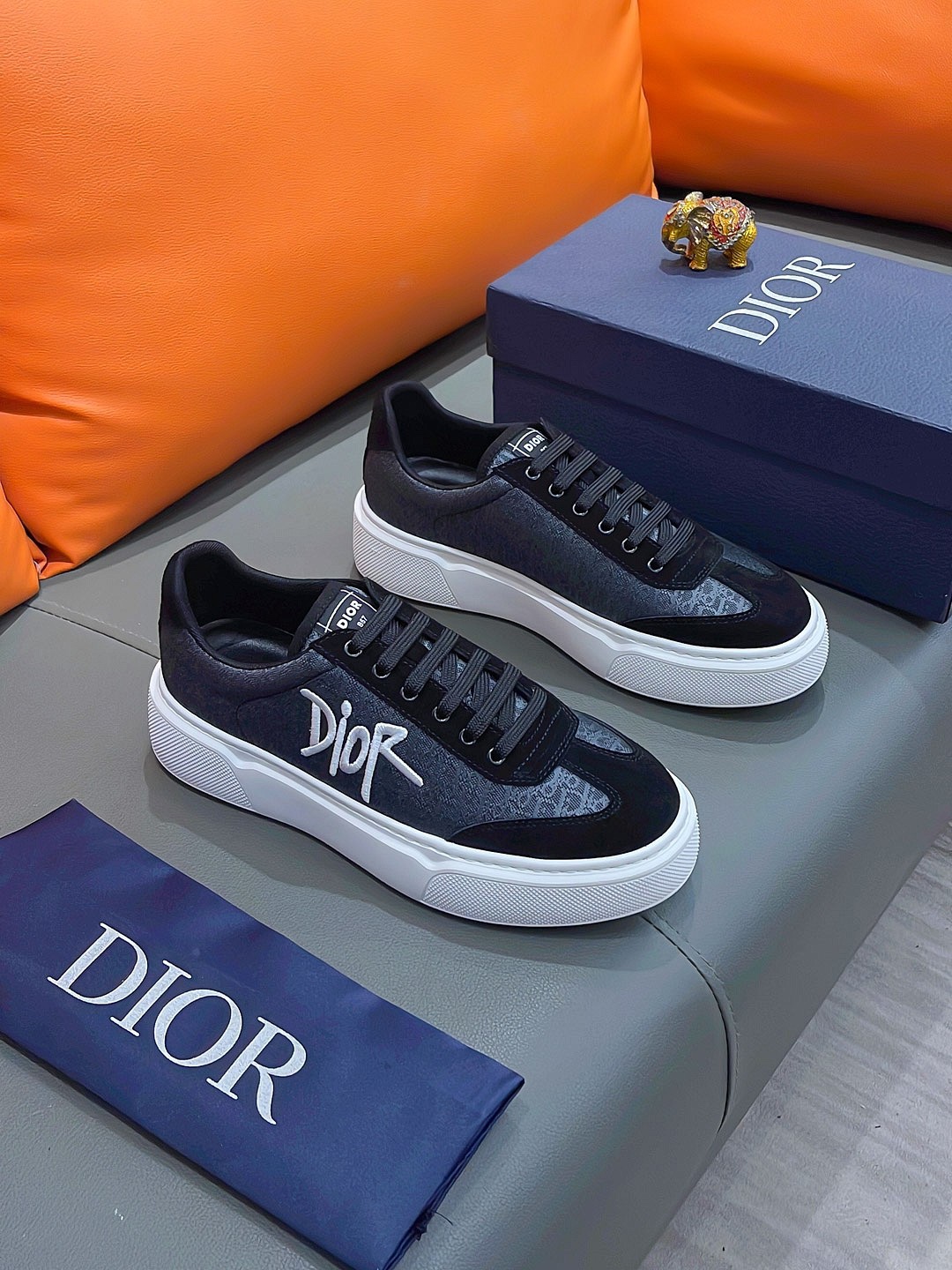precio real actualizado silueta de moda Dior destaca la textura pesada. ¡Elaboradas en piel de vacun