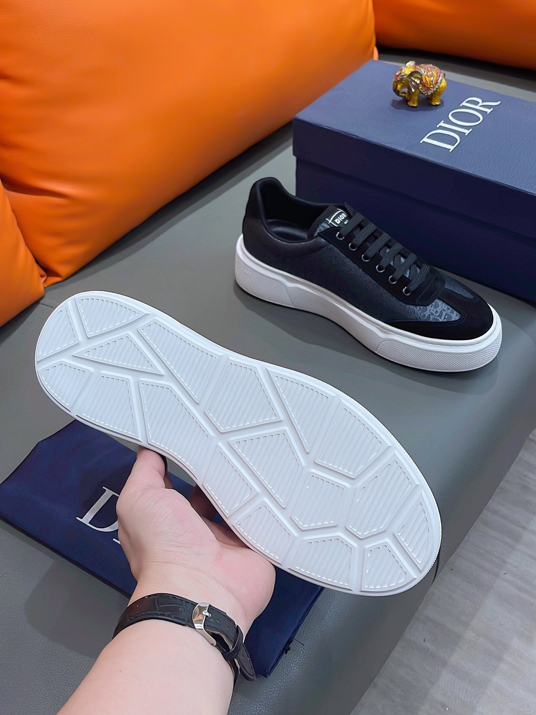 precio real actualizado silueta de moda Dior destaca la textura pesada. ¡Elaboradas en piel de vacun