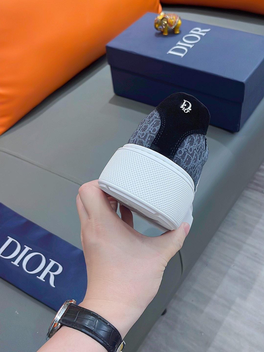 precio real actualizado silueta de moda Dior destaca la textura pesada. ¡Elaboradas en piel de vacun
