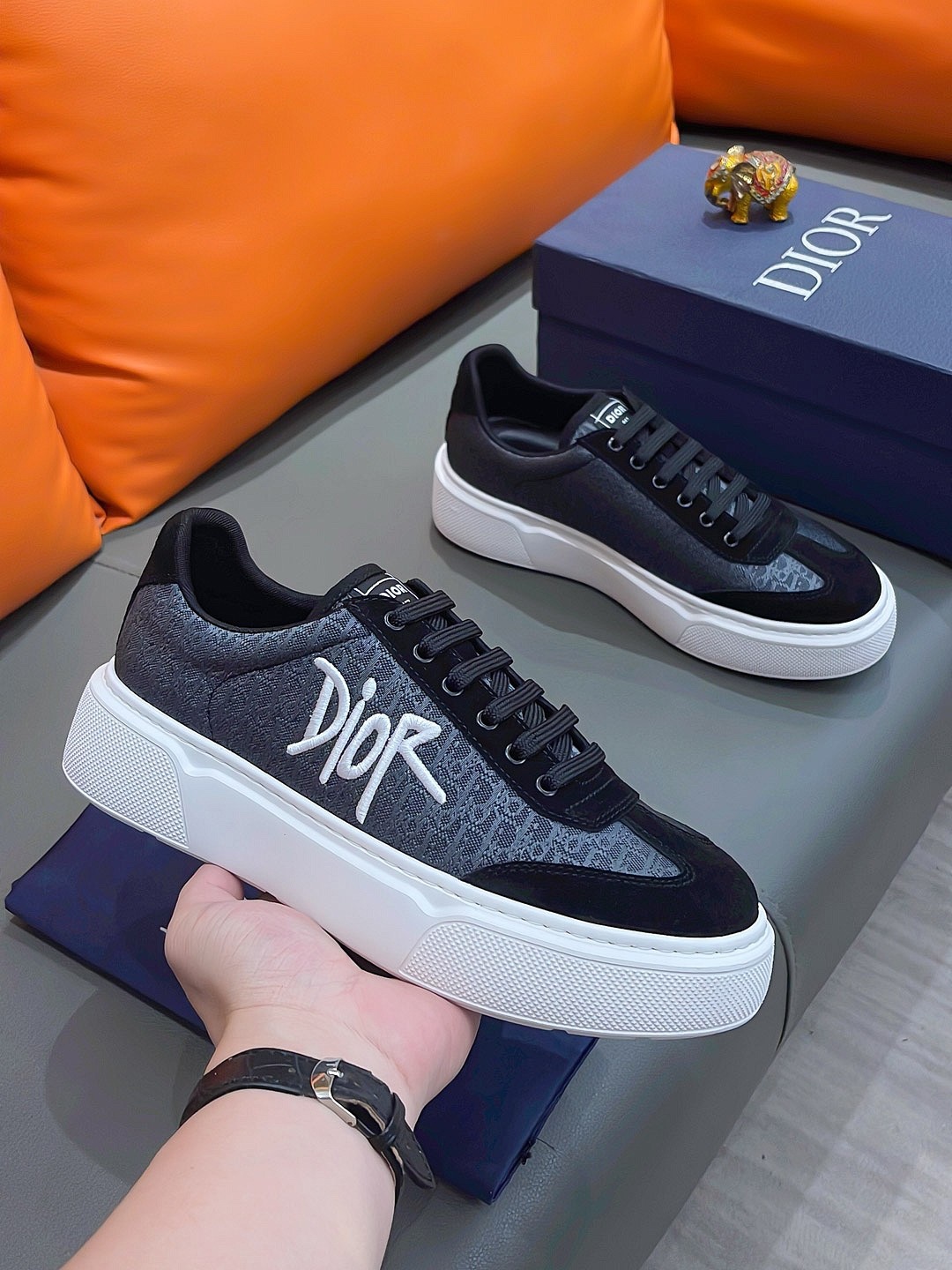 precio real actualizado silueta de moda Dior destaca la textura pesada. ¡Elaboradas en piel de vacun