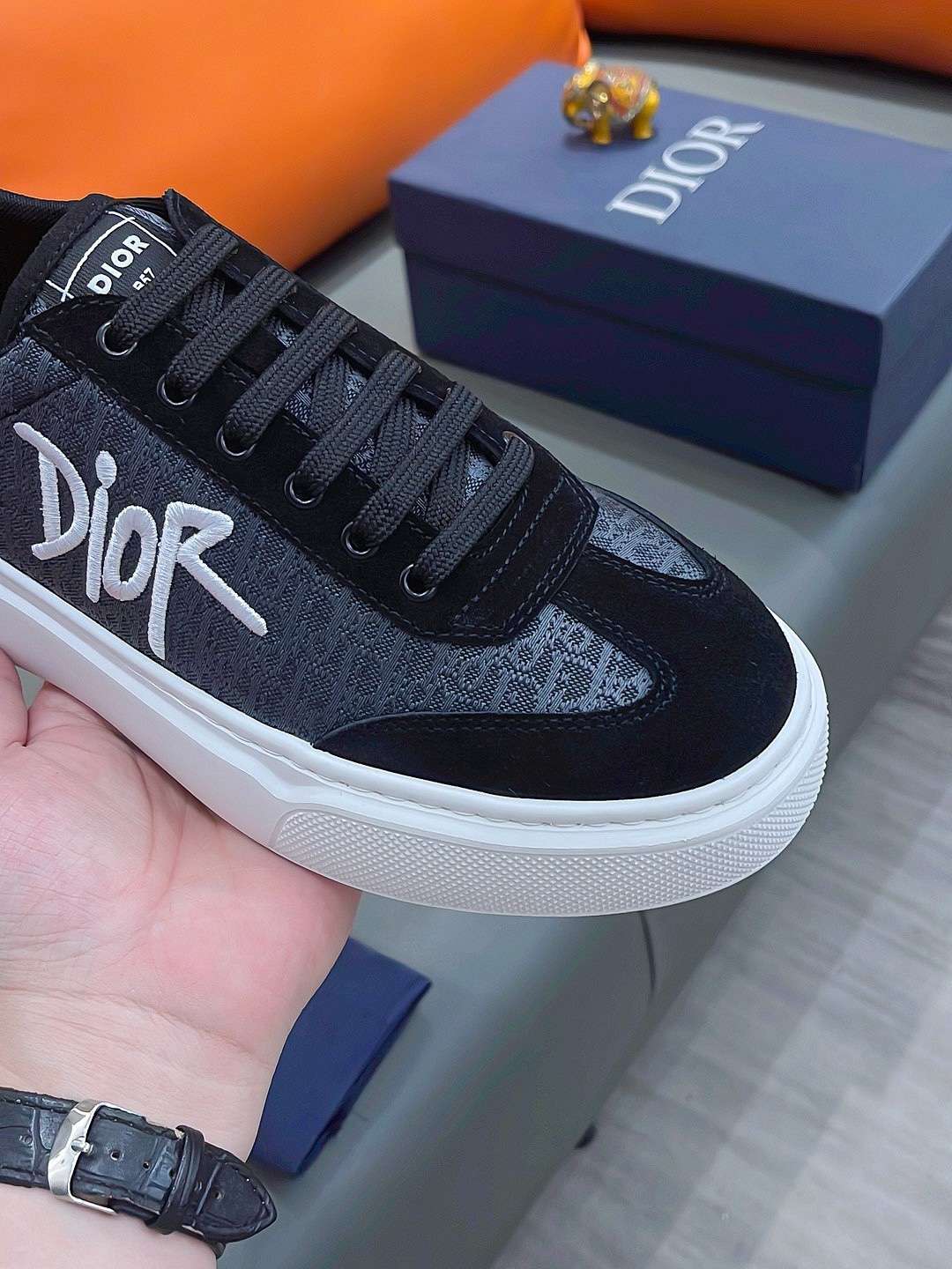 precio real actualizado silueta de moda Dior destaca la textura pesada. ¡Elaboradas en piel de vacun