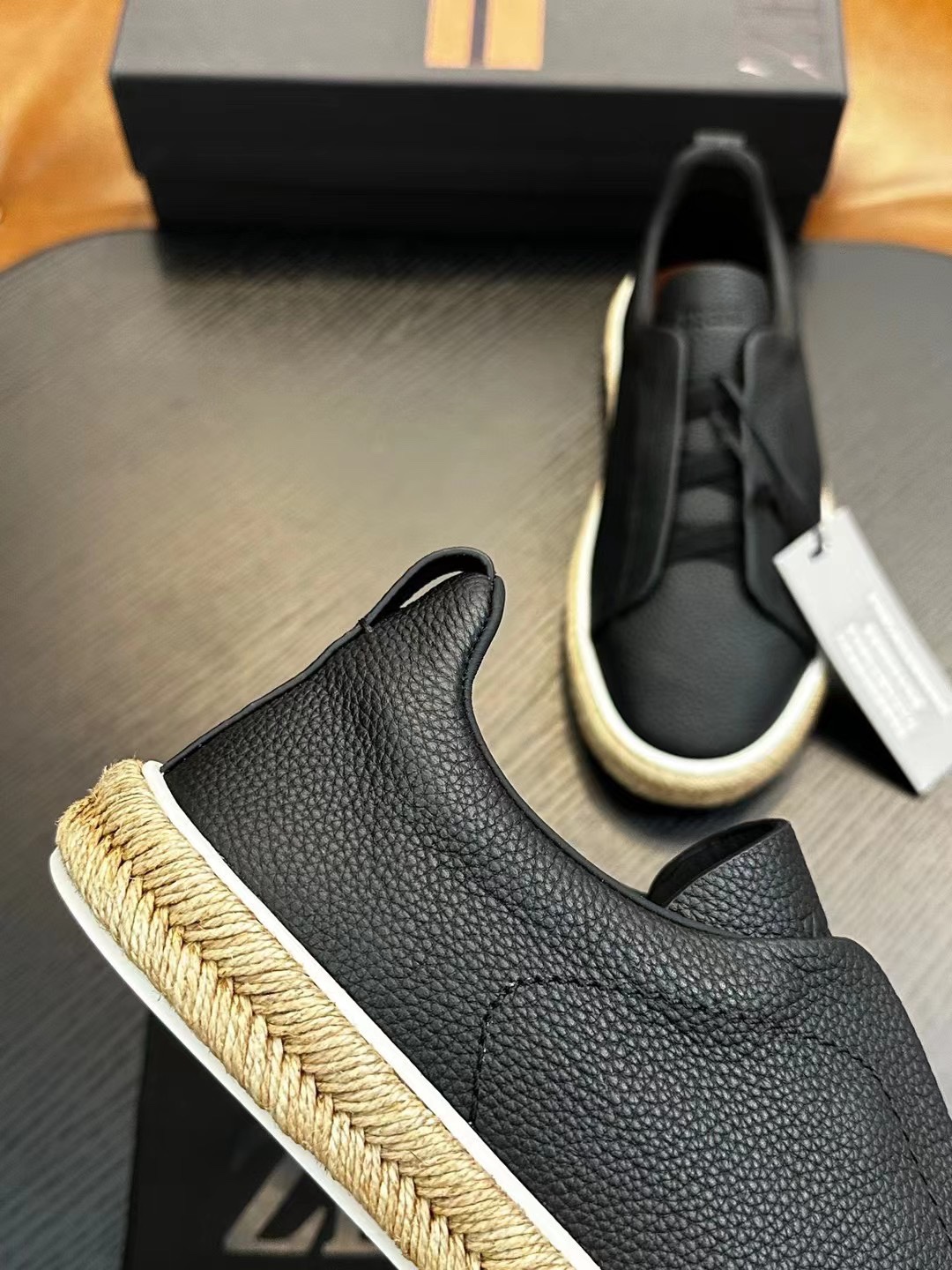 Real $ Zegna Casual Sneakers Confeccionadas en piel de vacuno flexible y ante, estas deportivas baja