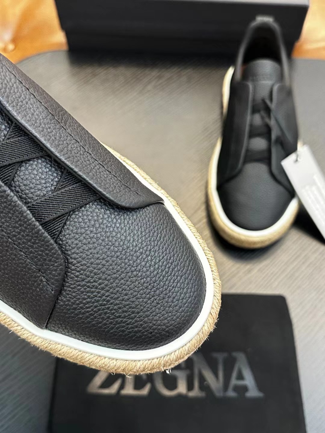 Real $ Zegna Casual Sneakers Confeccionadas en piel de vacuno flexible y ante, estas deportivas baja