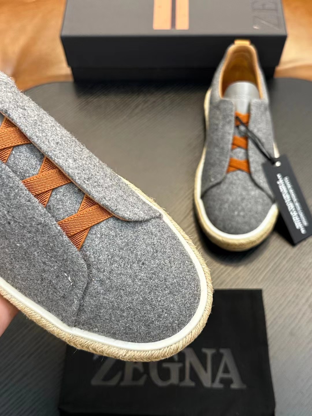 Real $ Zegna Casual Sneakers Confeccionadas en piel de vacuno flexible y ante, estas deportivas baja
