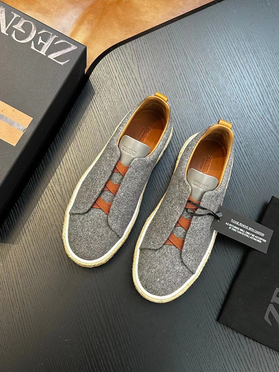 Real $ Zegna Casual Sneakers Confeccionadas en piel de vacuno flexible y ante, estas deportivas baja