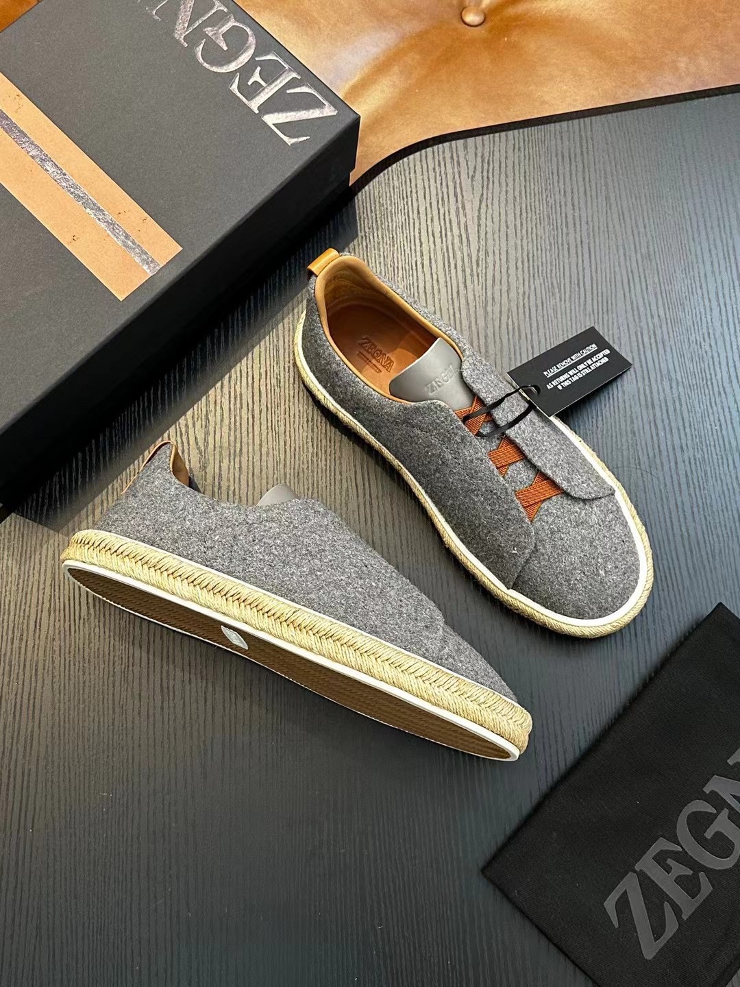 Real $ Zegna Casual Sneakers Confeccionadas en piel de vacuno flexible y ante, estas deportivas baja