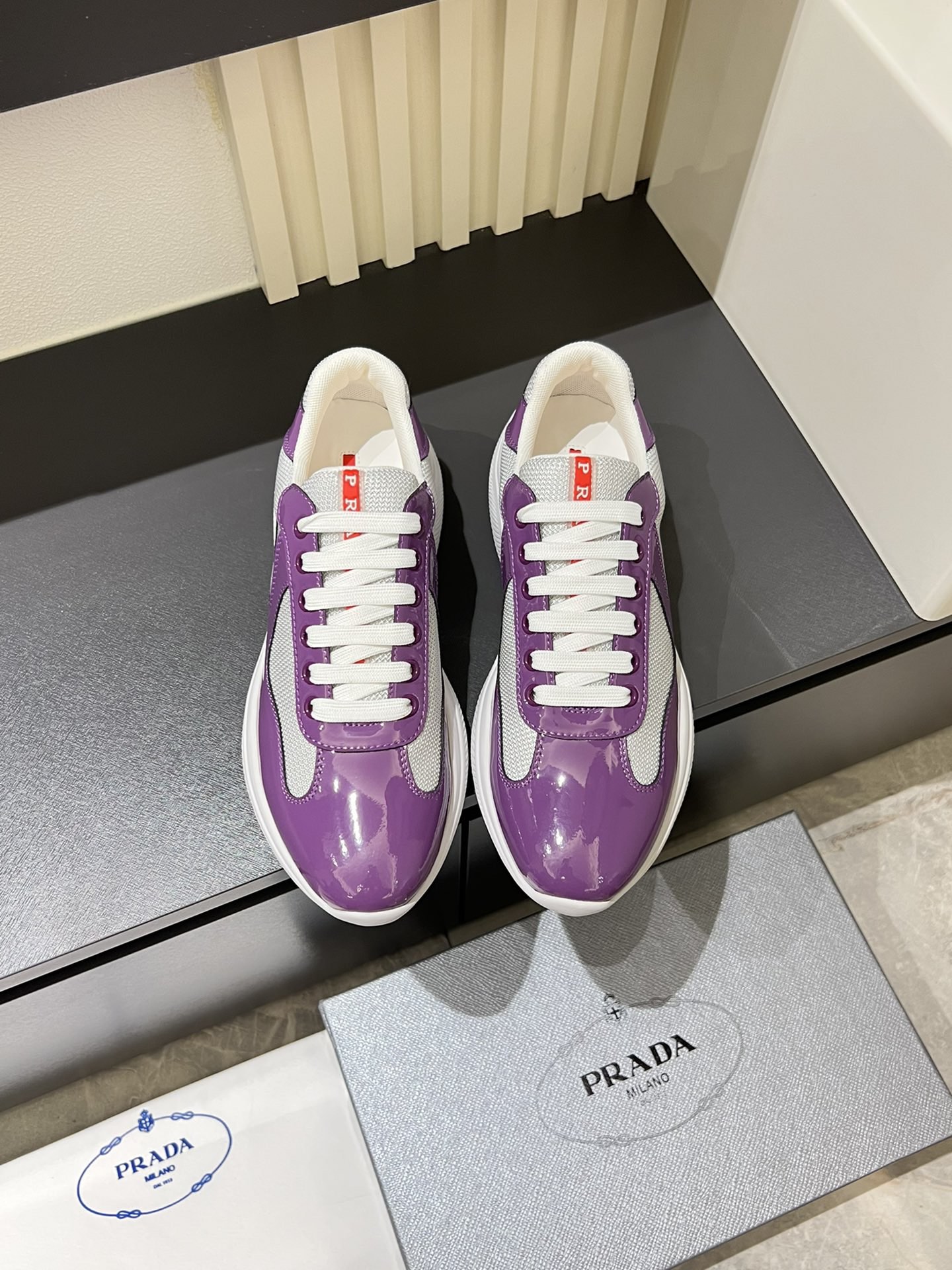 NO:283988,Yuan-Couple P Home New Casual Sports Shoes, High-end Quality TW Customized Double-layer Breathable Mesh Splicing Head-Layer Material, Insole is Calfskin, Punched Design, Breathable and Comfortable Original Vacuum PU Blister Sole Lightweight and Soft, Super Good Feet, Full Comfort!  Size female 35-40. Male 38-47,,sneakers,cowhide19860909元-情侣款P家新款休闲运动鞋,高端品质 TW定制双层透气网布拼接头层牛皮材质, 鞋垫是小牛皮 冲孔设计 透气舒适 原厂真空PU吸塑大底 轻质柔软 脚感超级好 舒适度满分！Size女35-40.男38-47,,sneakers,cowhide,Men's shoes