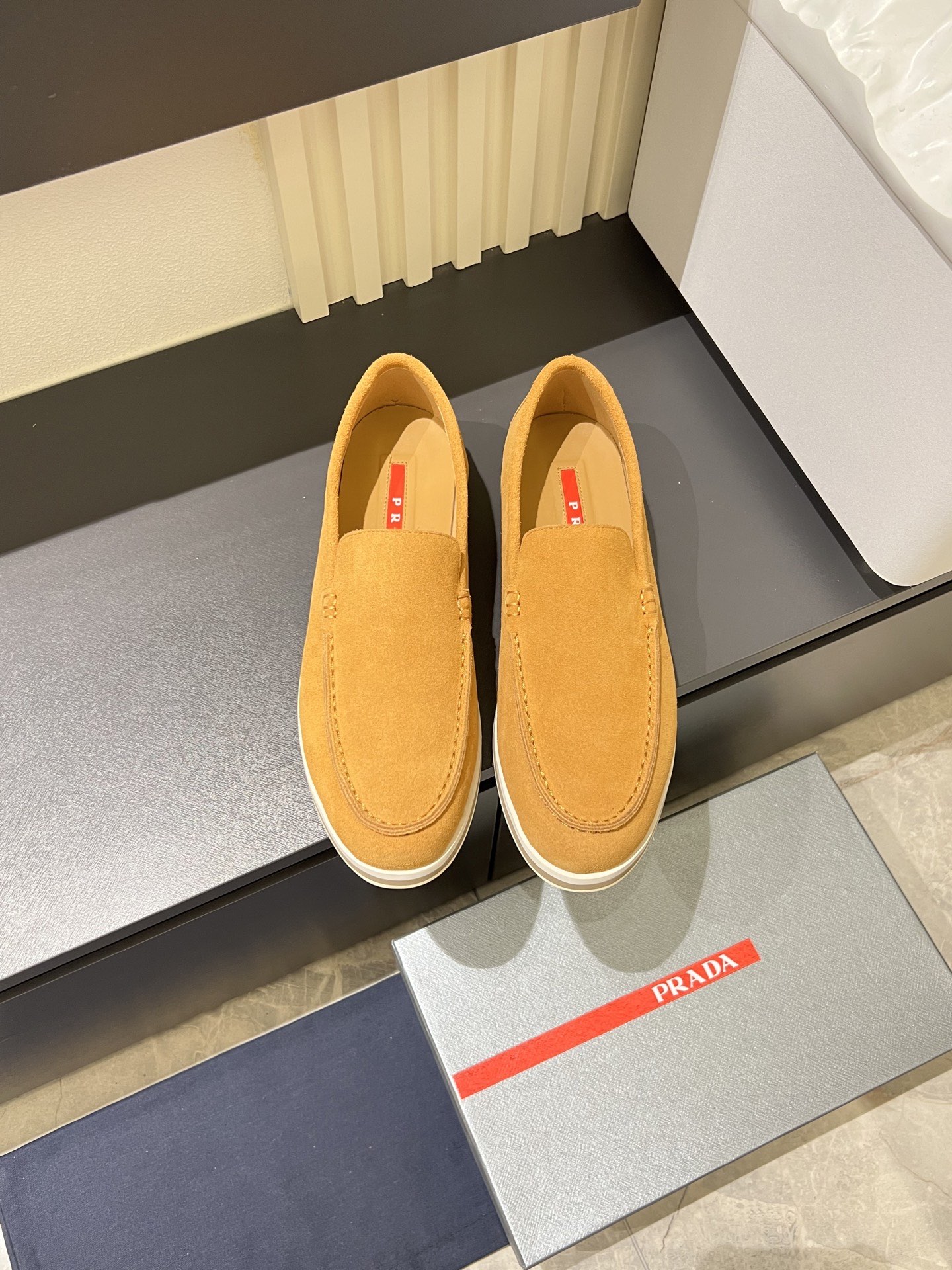 NO:283499,Prad*Pra* casual woven foot lazy men's shoes, imported cowhide inner lining, inner lining cushion, original special sole, heel elastic rubber design, a must-have item in spring and summer!  Size38-45, prada, prada, cowhide19860909Prad*普拉*休闲编织套脚懒人男鞋,进口牛皮内里打造,内里垫脚牛皮里,原厂专用大底,后跟松紧橡筋设计,春夏必备单品！ Size38-45,,prada,prada,cowhide,Men's shoes