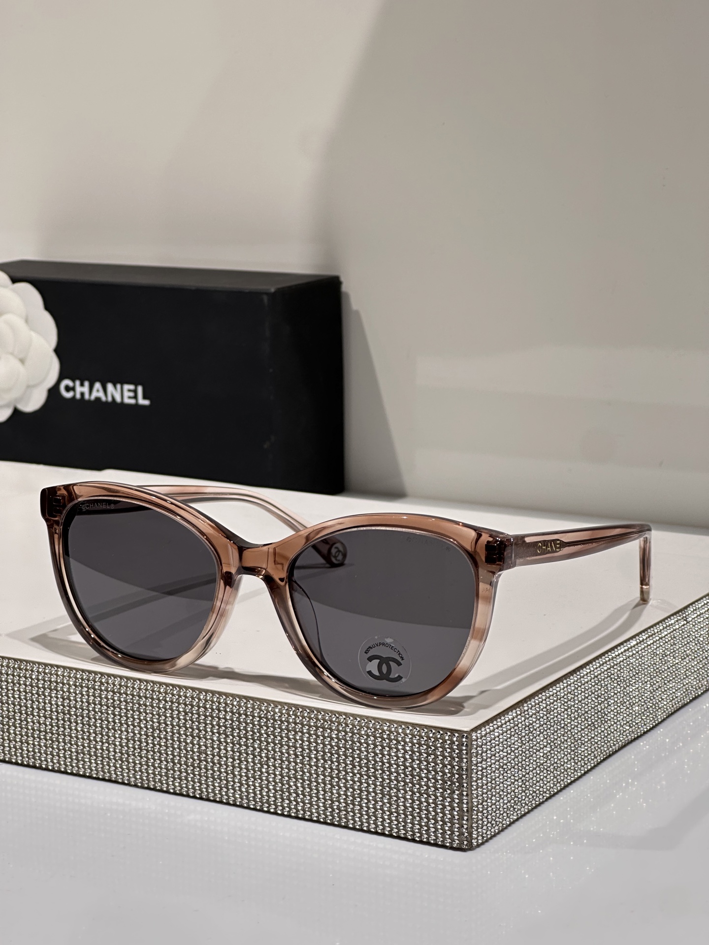 Солнцезащитные очки Chanel