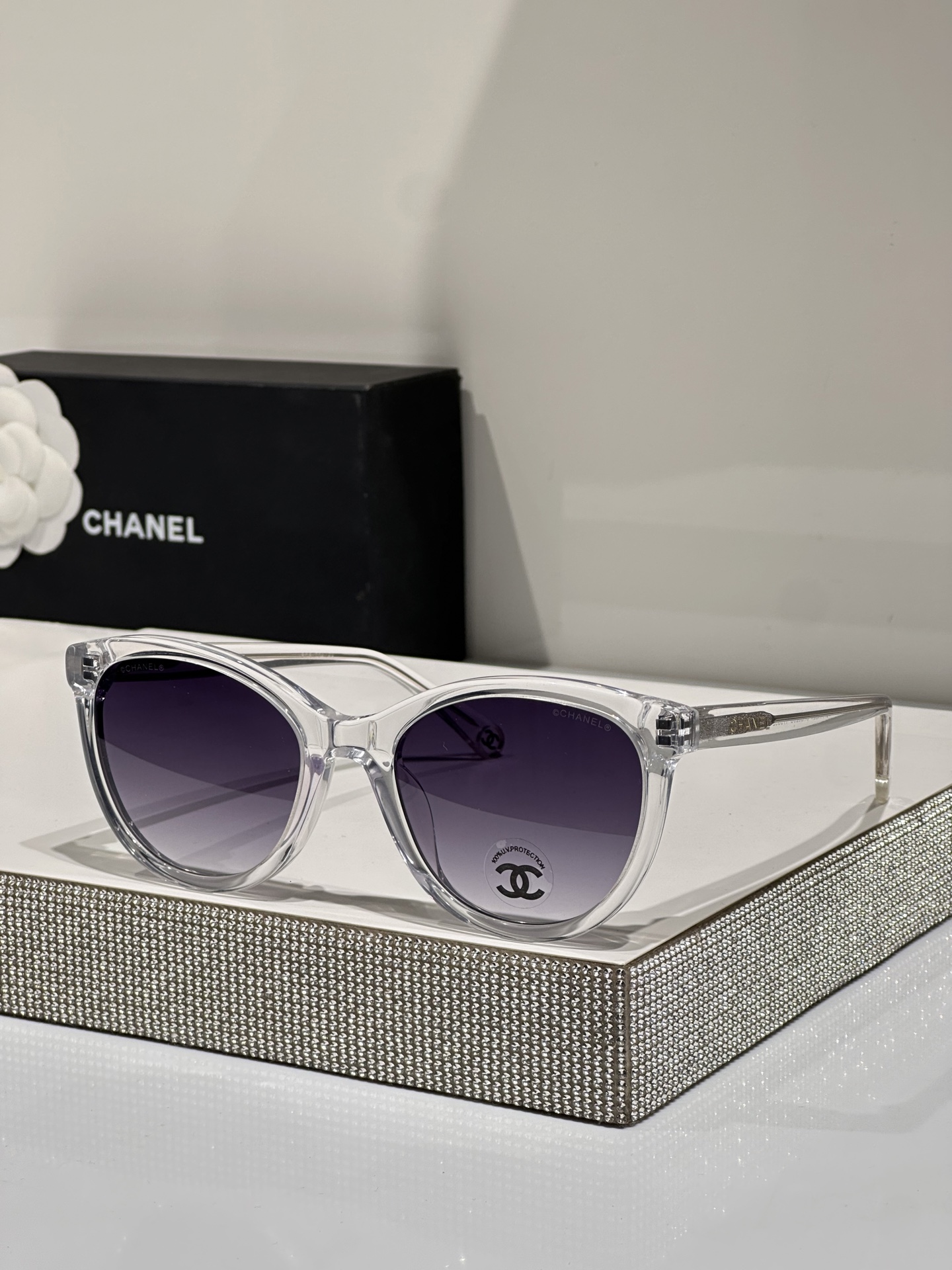 Солнцезащитные очки Chanel