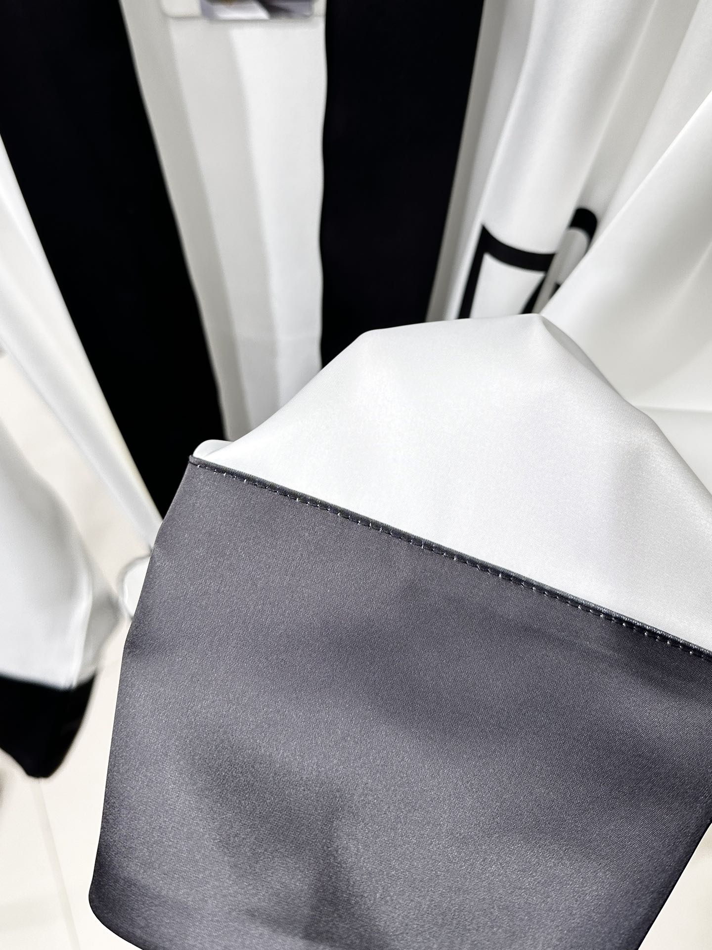 Gabbana Silk Bathrobe - Comprehensive 5