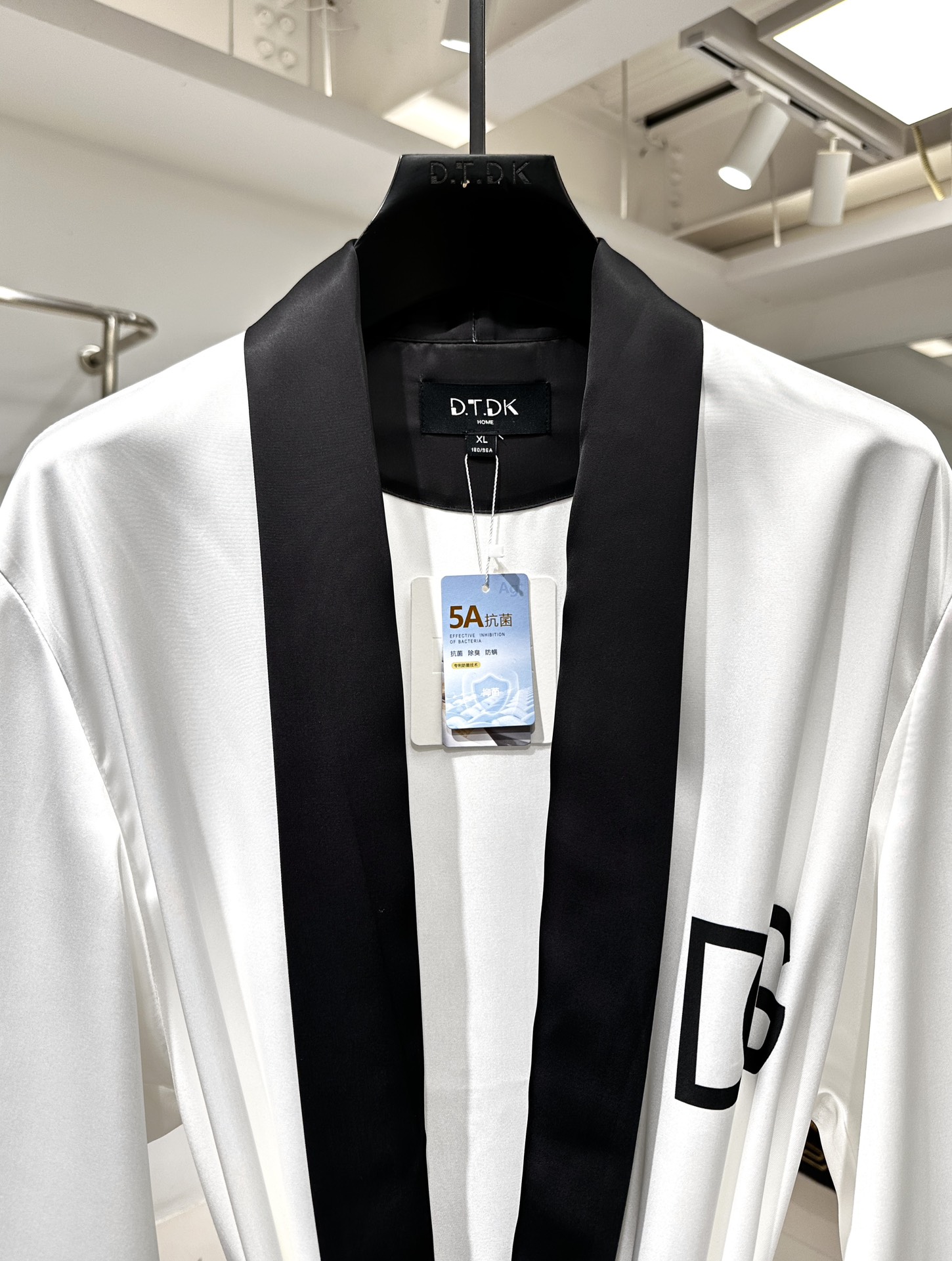 Gabbana Silk Bathrobe - Comprehensive 3