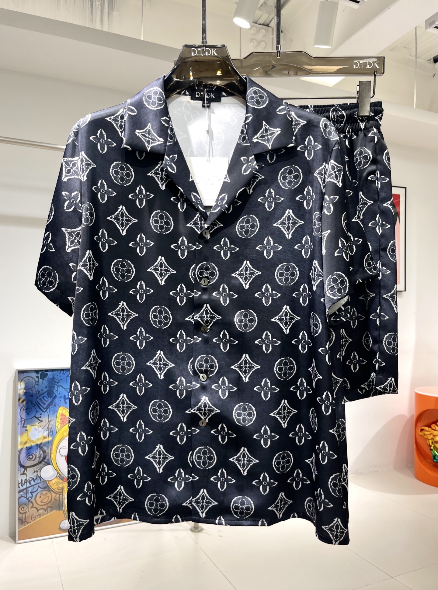 Luxe Louis Vuitton Geïnspireerde Shirt en Short Set - Stijlvol en Comfortabel