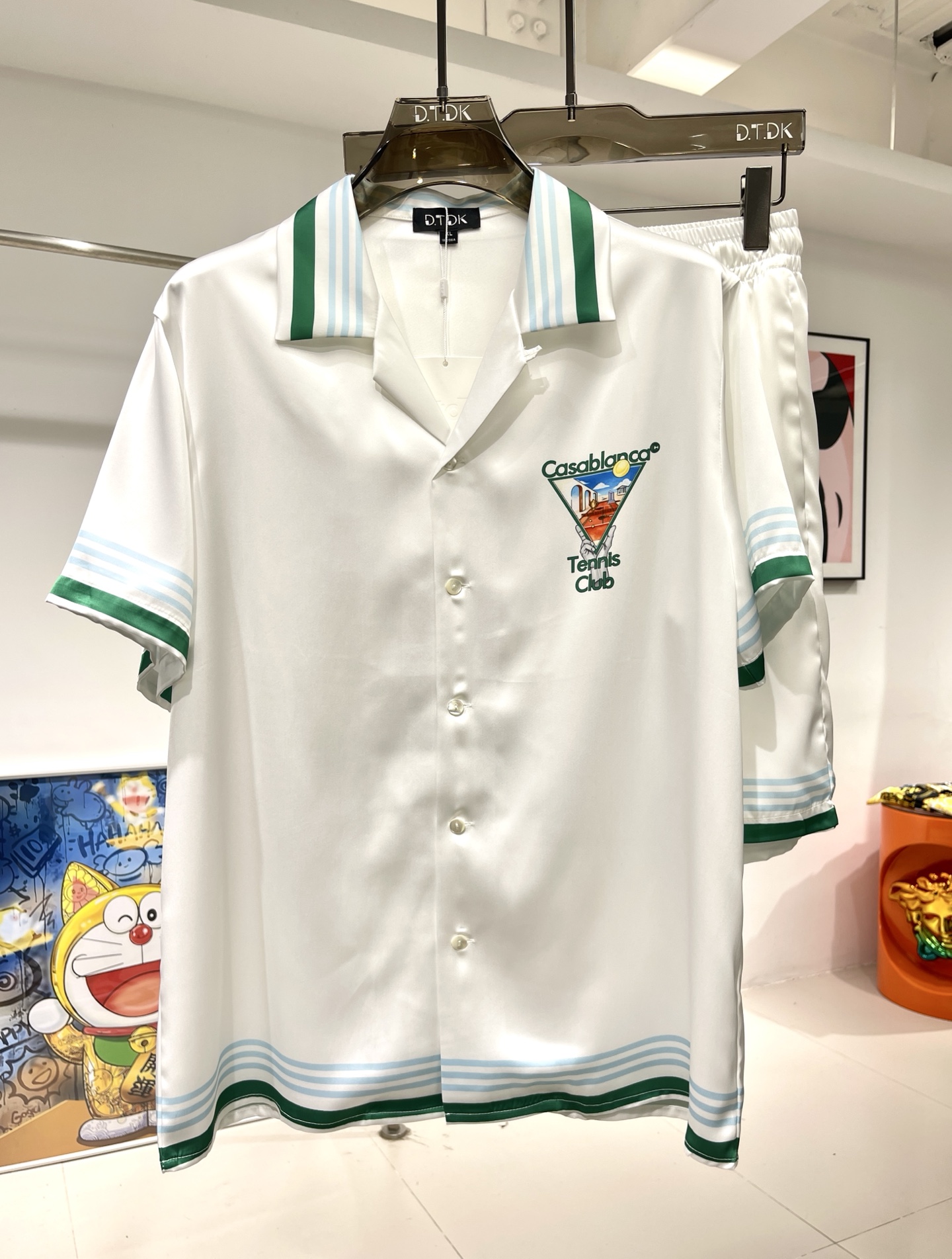 NO:431723,New shirt suit Casablanca Rose Satin shirt suit Plant fiber fabric Exclusive customization Smooth and skin-friendly, excellent drooping Real style Loose style Number of sizes M-3XL Maximum wear 260 catties,shirts,alexander wang19860909衬衫套装新款 卡萨布兰卡 玫瑰贡缎衬衫套装 植物纤维面料 独家定制 手感顺滑亲肤 垂感绝佳 真确版型 宽松版型 码数M-3XL 最大穿260斤,,shirts,alexander wang,Men's clothing