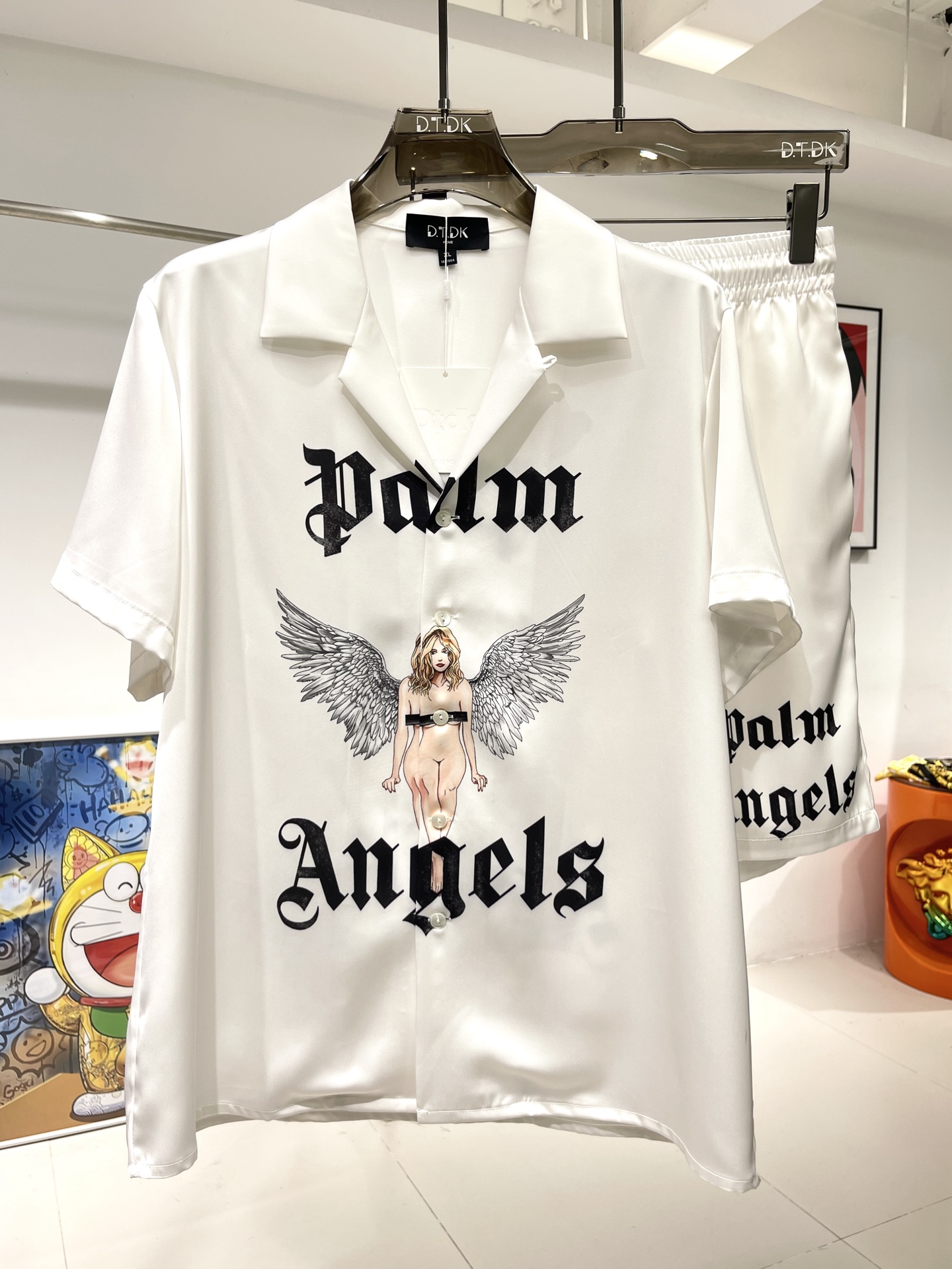 NO:595934,New shirt suit Angel rose satin shirt suit Plant fiber fabric Exclusive customization Smooth and skin-friendly Great drape True fit Loose fit Size M-3XL Maximum wear 260 pounds,,shirts,alexander wang19860909衬衫套装新款 天使 玫瑰贡缎衬衫套装 植物纤维面料 独家定制 手感顺滑亲肤 垂感绝佳 真确版型 宽松版型 码数M-3XL 最大穿260斤,,shirts,alexander wang,Men's clothing