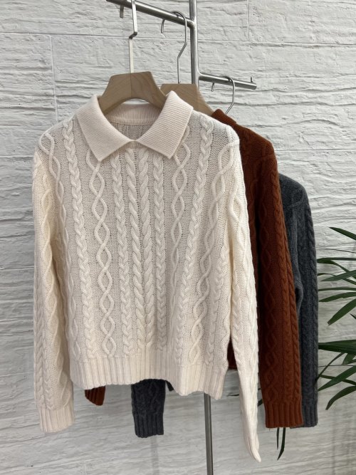 Polo Collar Cable Knit Sweater for Women - Soft and Cozy Knitwear