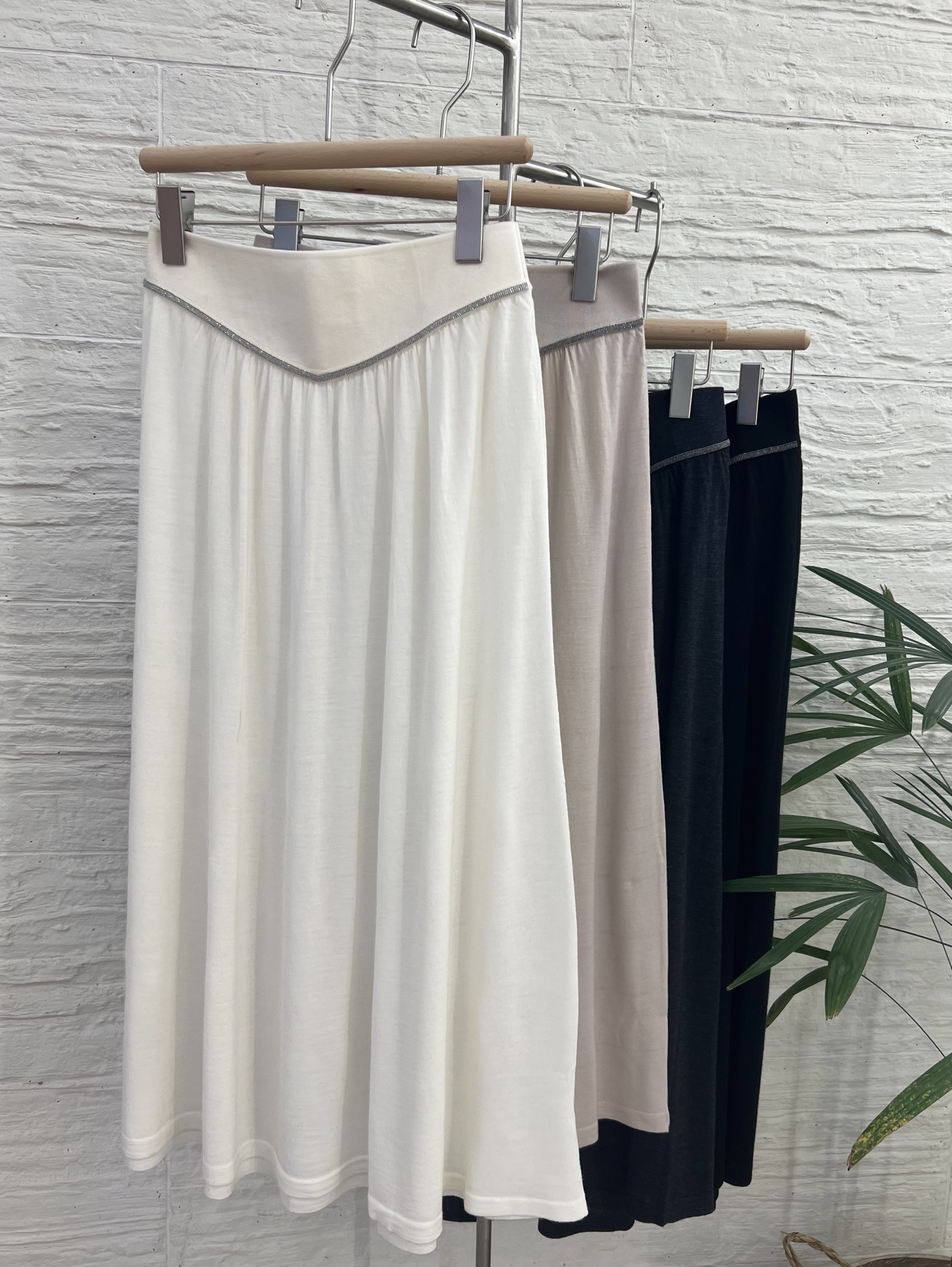 Elegant Wool Blend A-Line Midi Skirt - Versatile Colors & Comfortable Fit 2 i1752649357988 2524 0 0