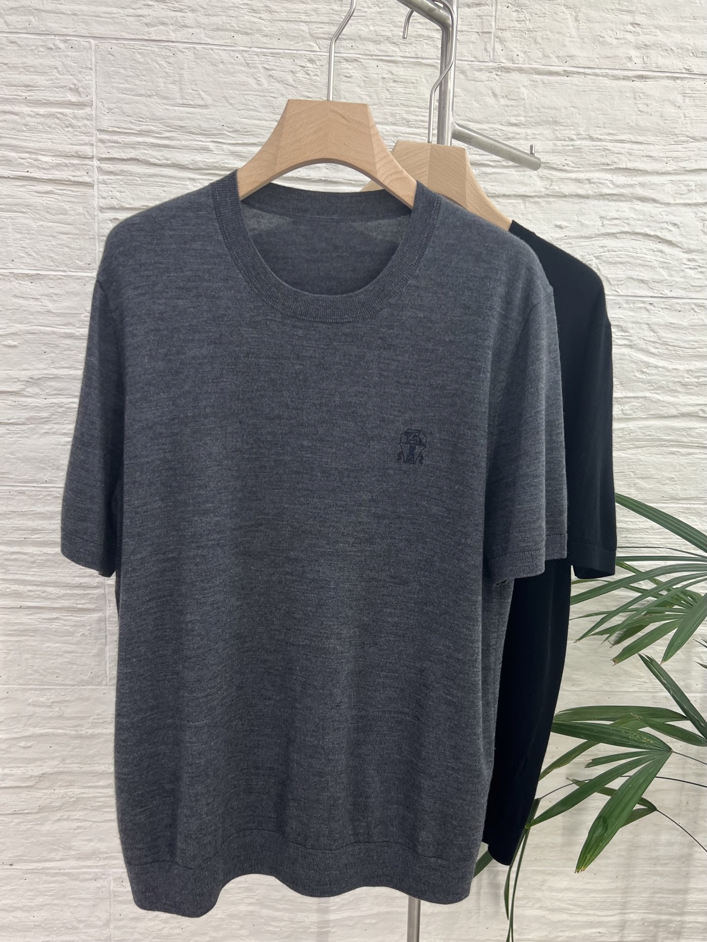 Elegante Camiseta de Manga Corta para Hombre en Cachemira y Lana
