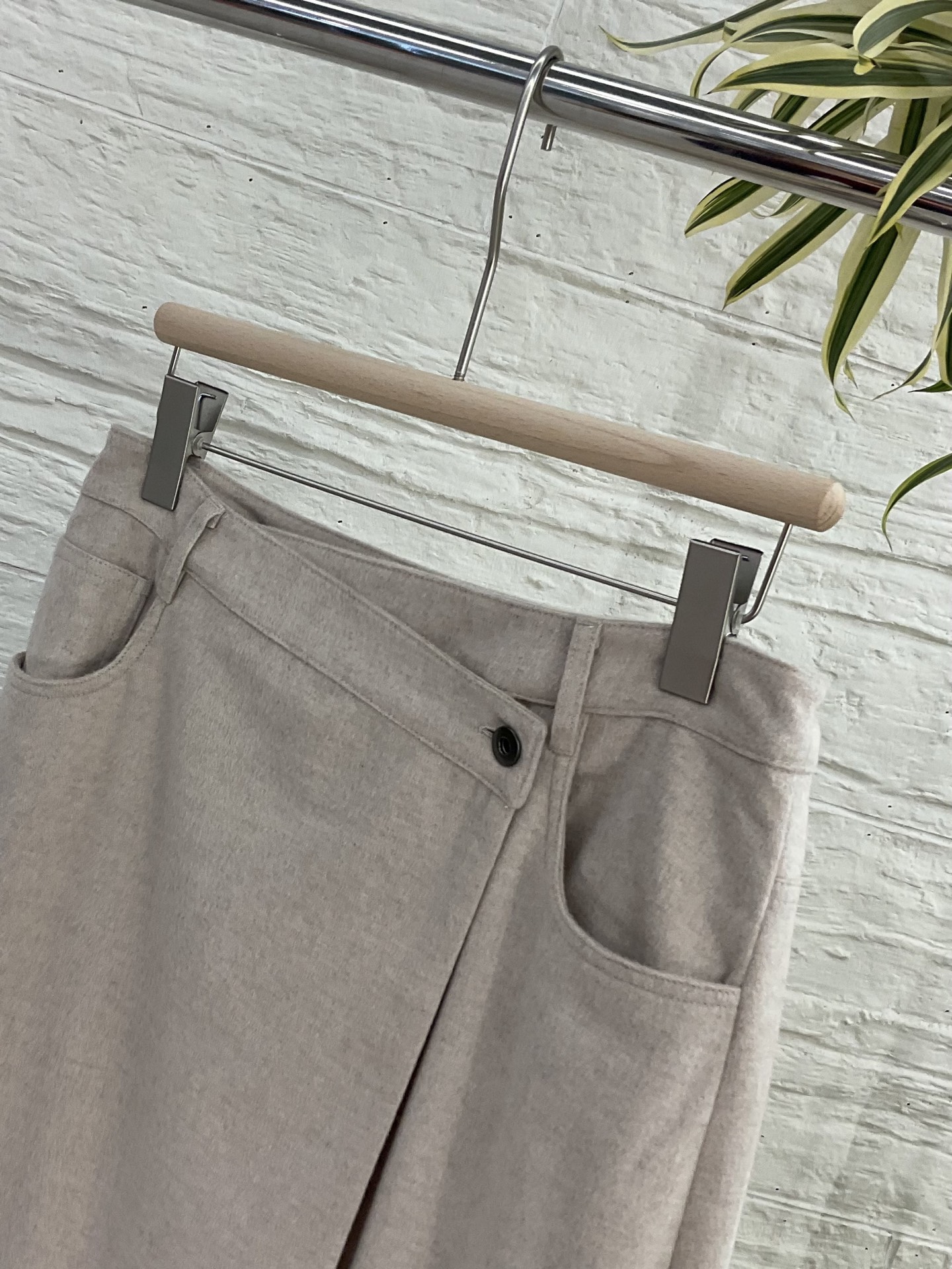Elegant High-Waisted Wool Blend Midi Skirt - Timeless Style in Khaki 6 i1755674211939 5271 0 4