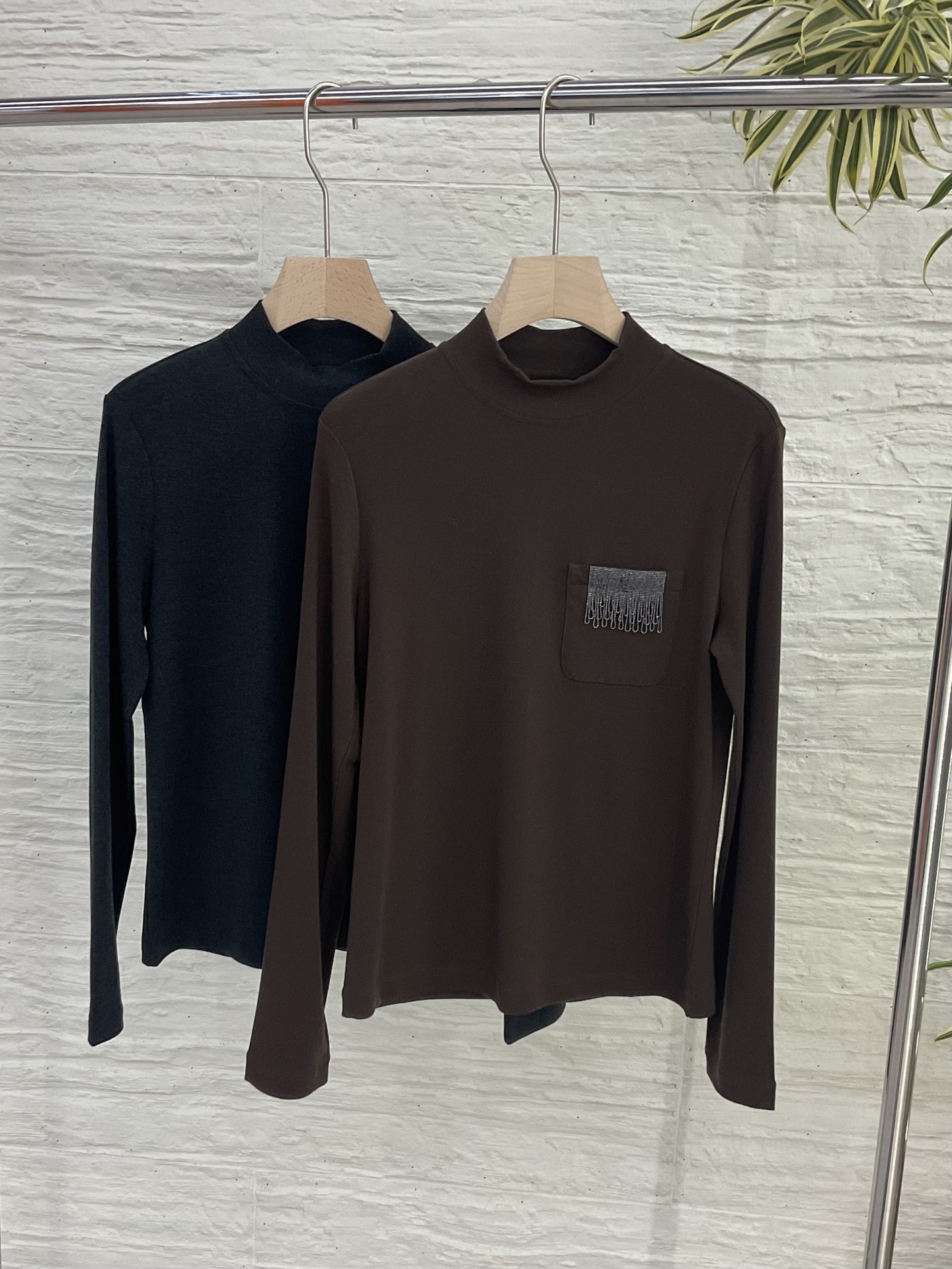 Elegant Women's Lyocell Long Sleeve Mock Neck T-Shirt with Pocket Detail 3 i1755952896646 5866 0 1