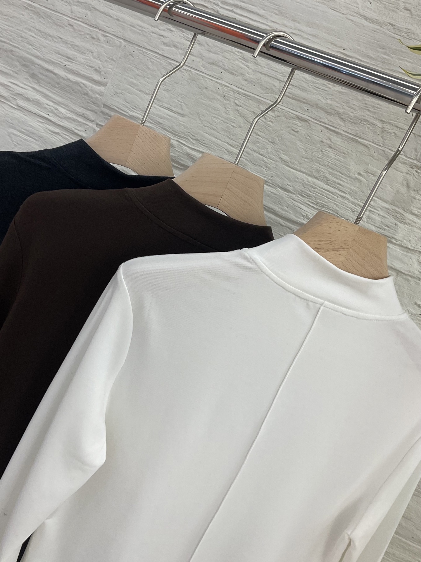 Elegant Women's Lyocell Long Sleeve Mock Neck T-Shirt with Pocket Detail 7 i1755952896726 1277 0 5