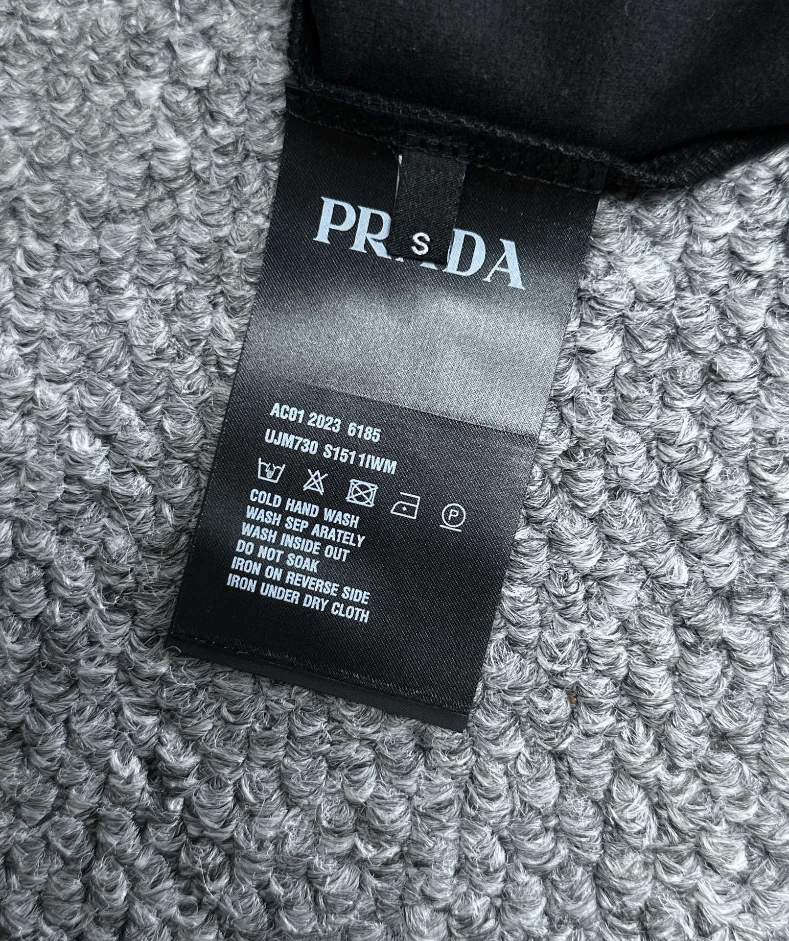 PRADA23ss秋冬最新款打底衫定制进口超柔双面打底衫布料至柔保暖体验清爽简洁不紧绷的同时带来极佳保暖
