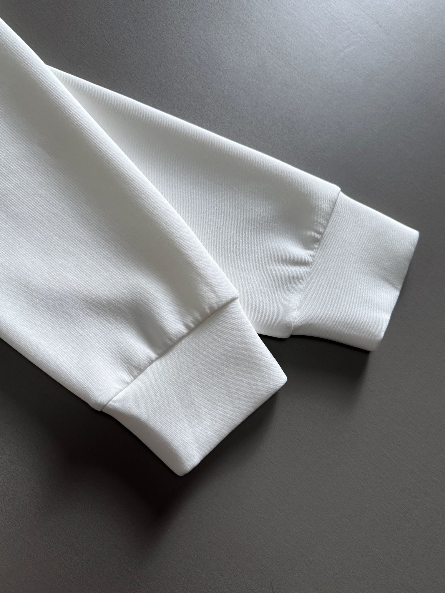 芬迪2023最新款太空棉卫衣独家发售！原版复刻独家设计超强工艺！极其奢华！版型超赞！尺码S-XL