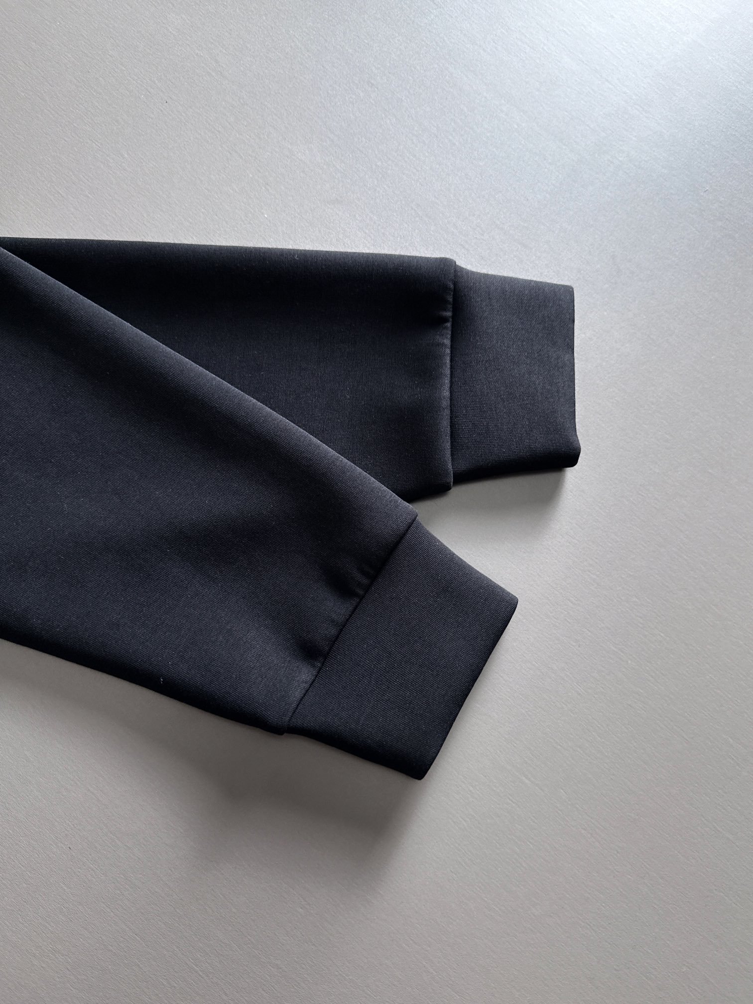 芬迪2023最新款太空棉卫衣独家发售！原版复刻独家设计超强工艺！极其奢华！版型超赞！尺码S-XL