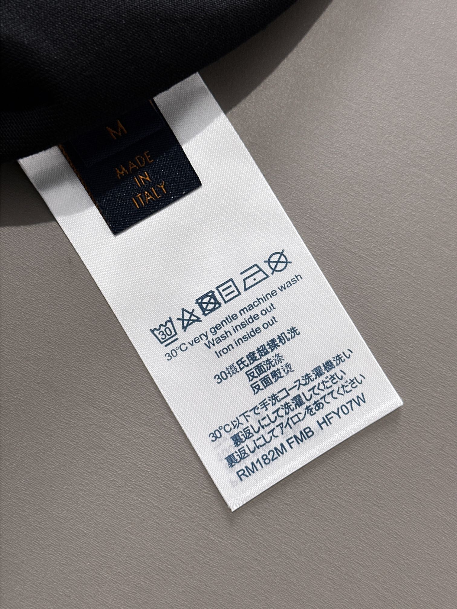  LV 2025Ss最新款短袖T恤，原标 定制面料，手感柔软，穿着舒适，做工精细.上身效果无敌帅气， 码