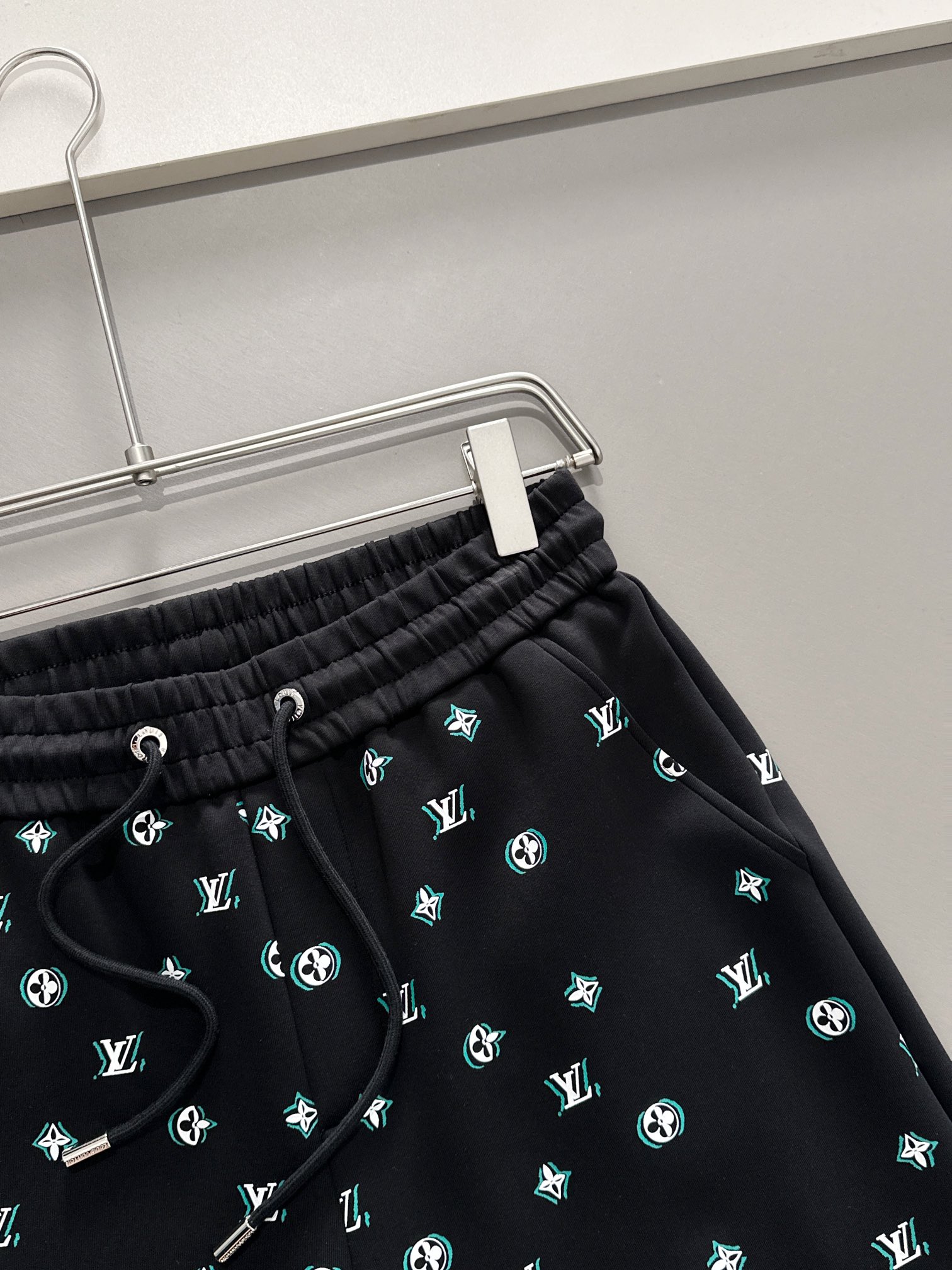 Louis Vuitton 25SS Space Cotton Layered Casual Shorts - Ultimate Comfort 3 i1716638960 5814 0