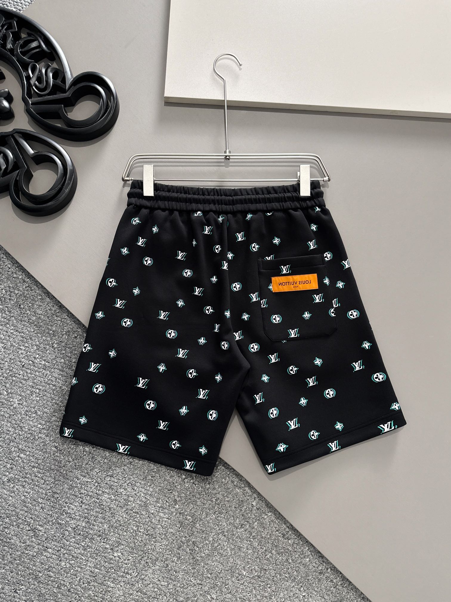 Louis Vuitton 25SS Space Cotton Layered Casual Shorts - Ultimate Comfort 10 i1716638960 7712 3