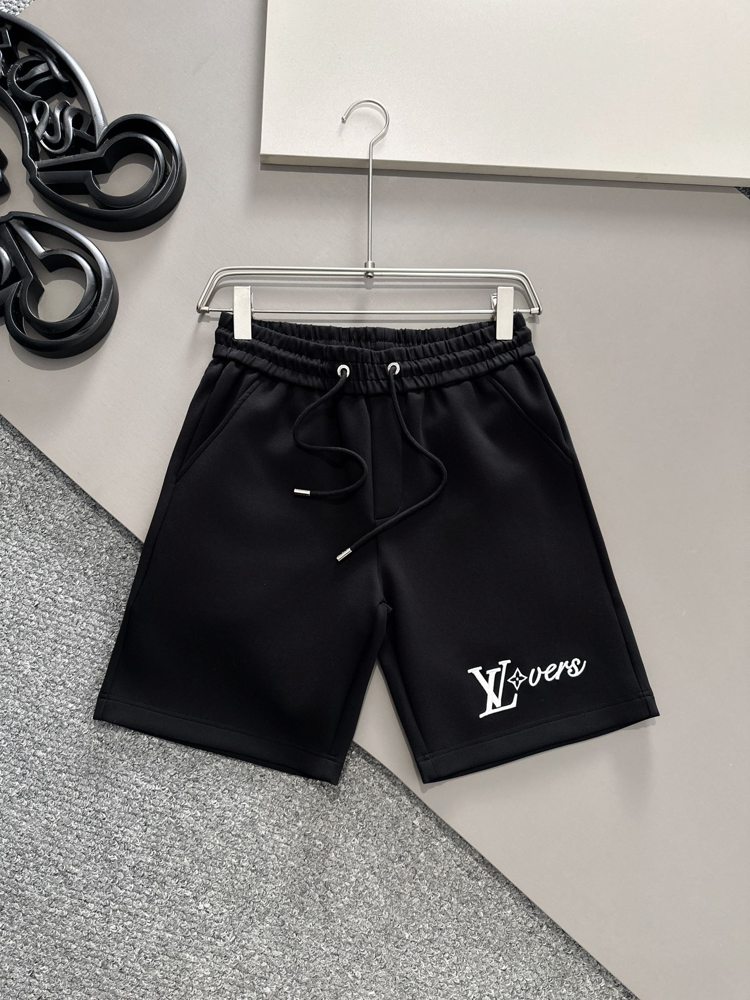 Louis Vuitton 25SS Casual Shorts - New Collection, Premium Cotton Blend 2 i1716646516 4811 0