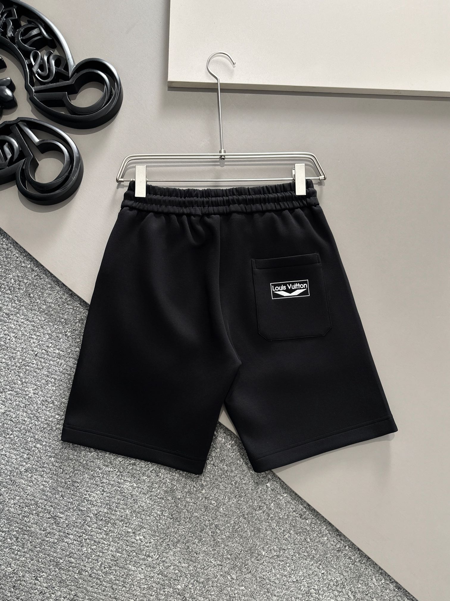 Louis Vuitton 25SS Casual Shorts - New Collection, Premium Cotton Blend 10 i1716646517 2997 3