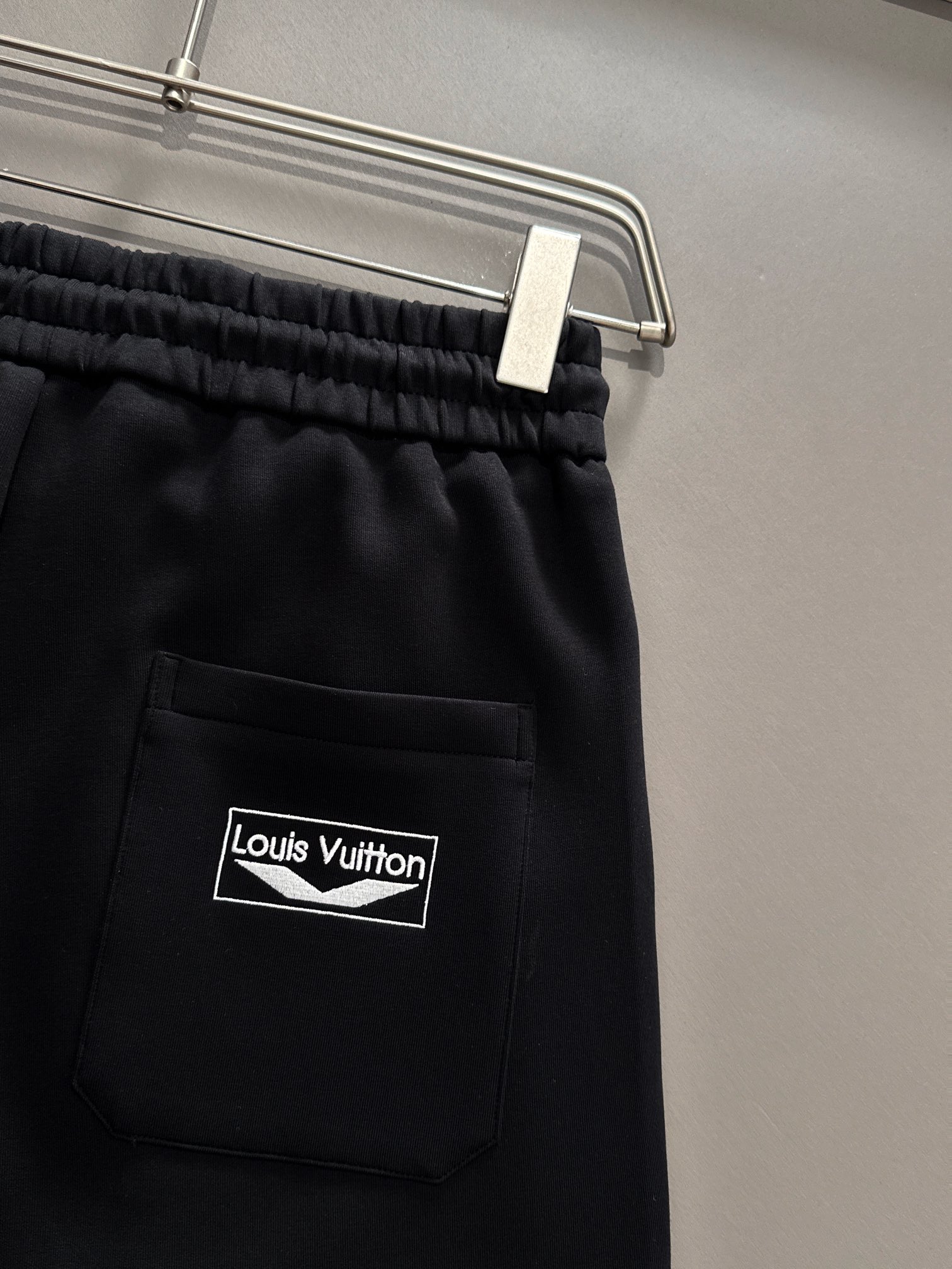 Louis Vuitton 25SS Casual Shorts - New Collection, Premium Cotton Blend 7 i1716646517 683 7