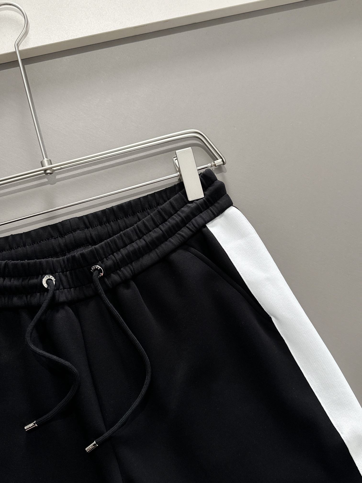 Loewe 25SS Space Cotton Layered Casual Shorts - Custom Hardware & Fabric 3 i1716647973 4183 0
