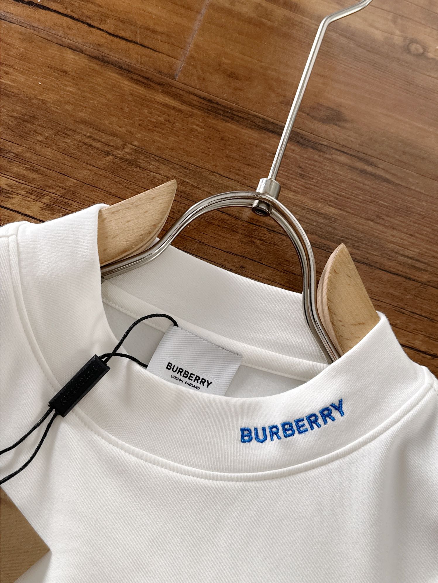 Burberry חולצת טי שירט ארוכה מכותנה לגברים - קז'ואל ואלגנטית 8 i1723451707 9258 1
