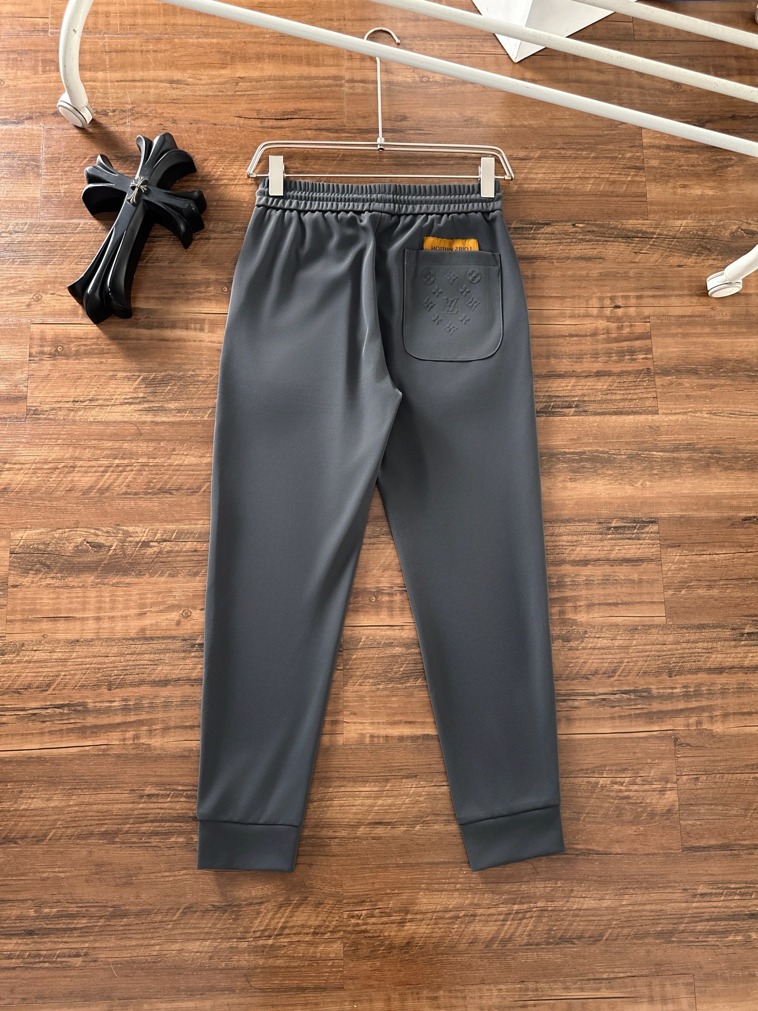 LV 2025秋冬最新休闲裤专柜1:1顶级复刻，全品相！潮人必备单品！懂货的老铁赶紧下手尺码.M-3XL