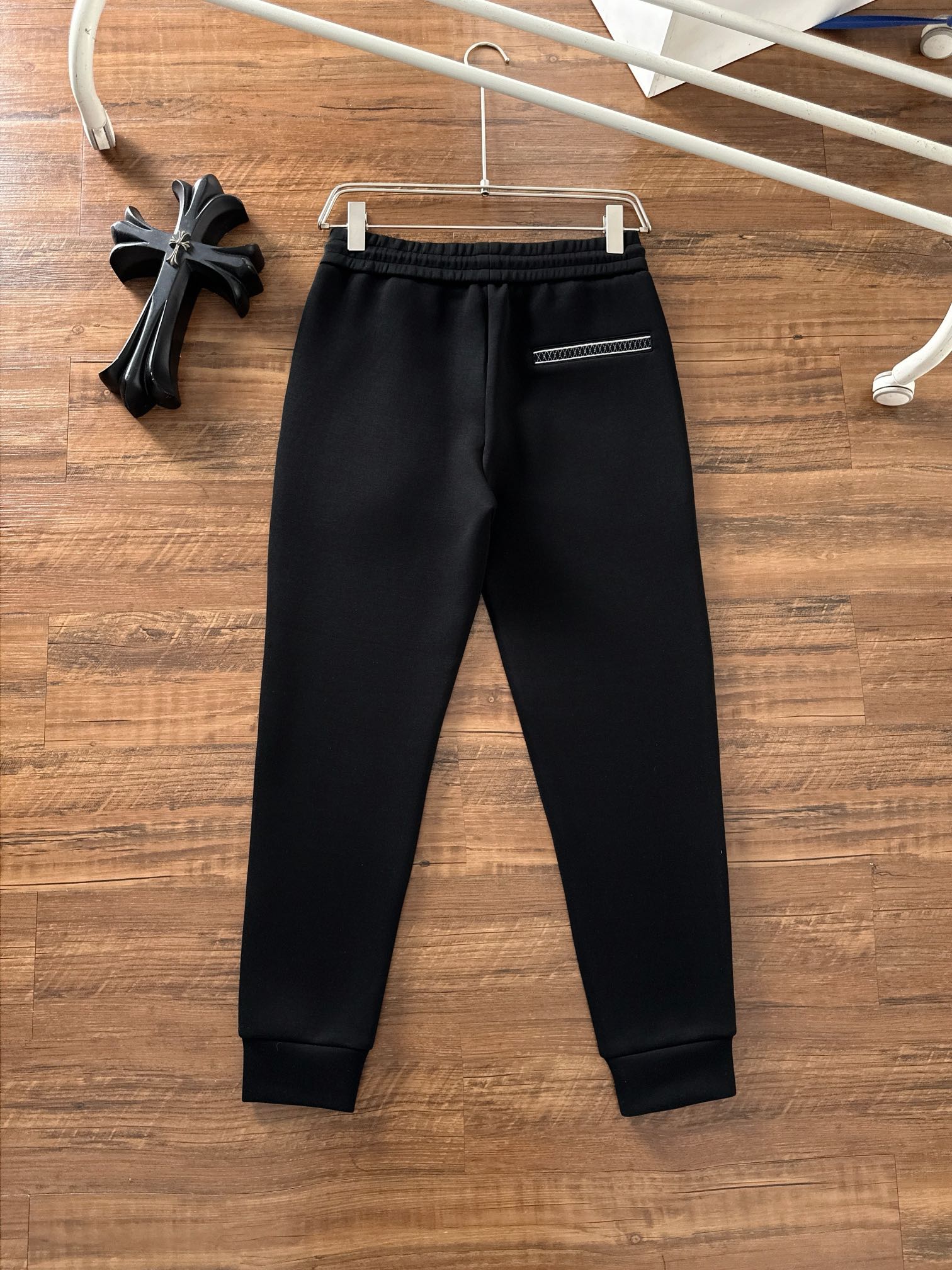 芬迪 2025秋冬新款专柜同款休闲套装，透气舒适休闲！高级感满满！细节精致高档，做工无可挑剔！原版高端面