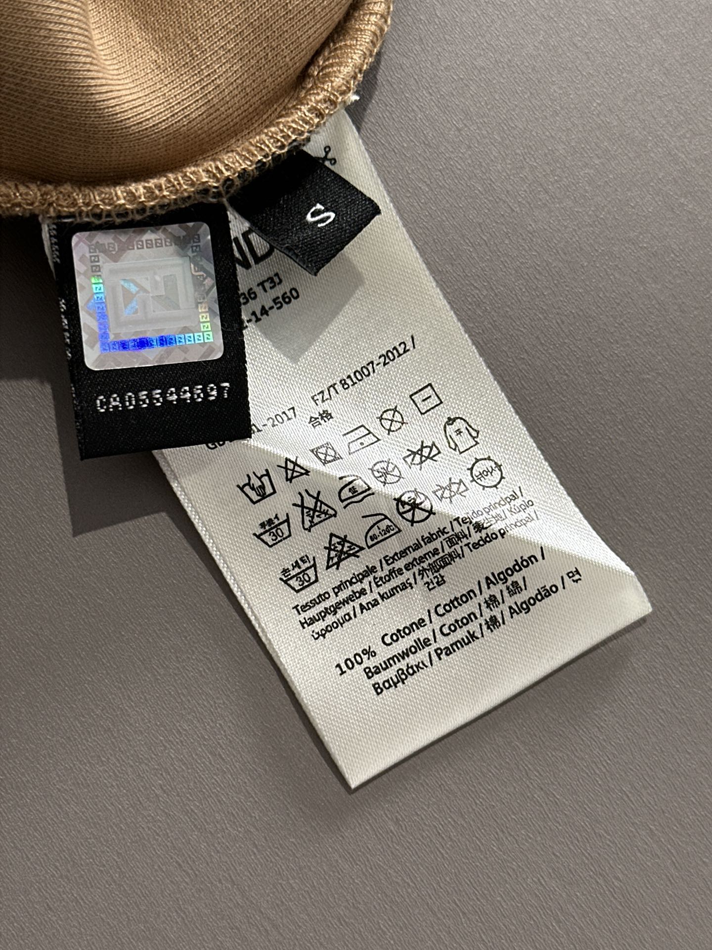   芬迪 最新款太空棉卫衣，独家发售！原版复刻，独家设计，超强工艺！极其奢华！版型超赞！🌟
尺码 S-X