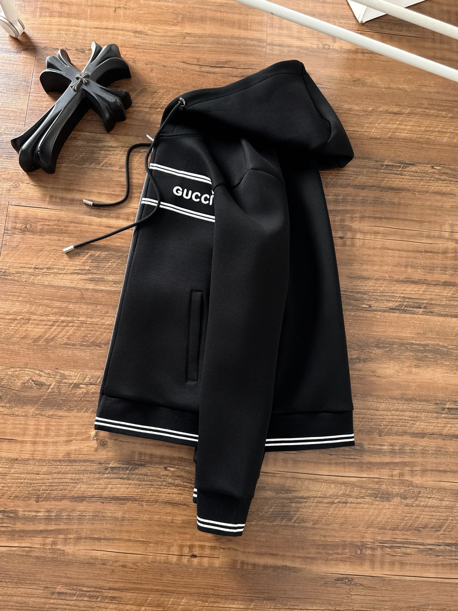 古奇 2025秋冬新款专柜同款休闲套装，透气舒适休闲！高级感满满！细节精致高档，做工无可挑剔！原版高端面