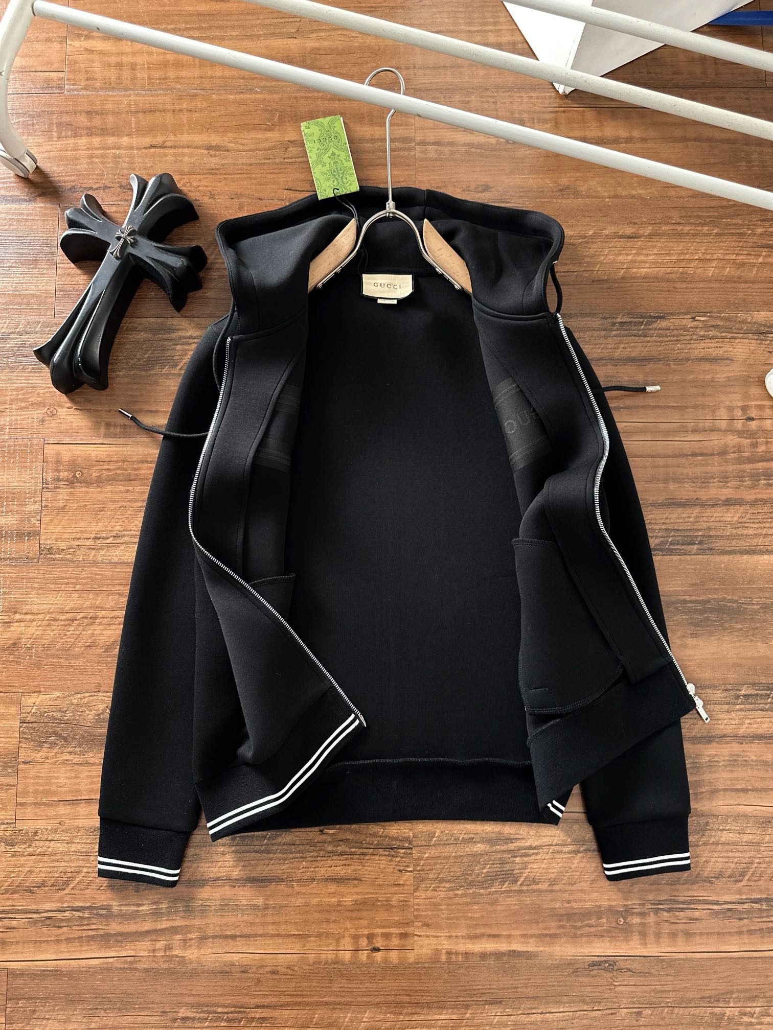 古奇 2025秋冬新款专柜同款休闲套装，透气舒适休闲！高级感满满！细节精致高档，做工无可挑剔！原版高端面